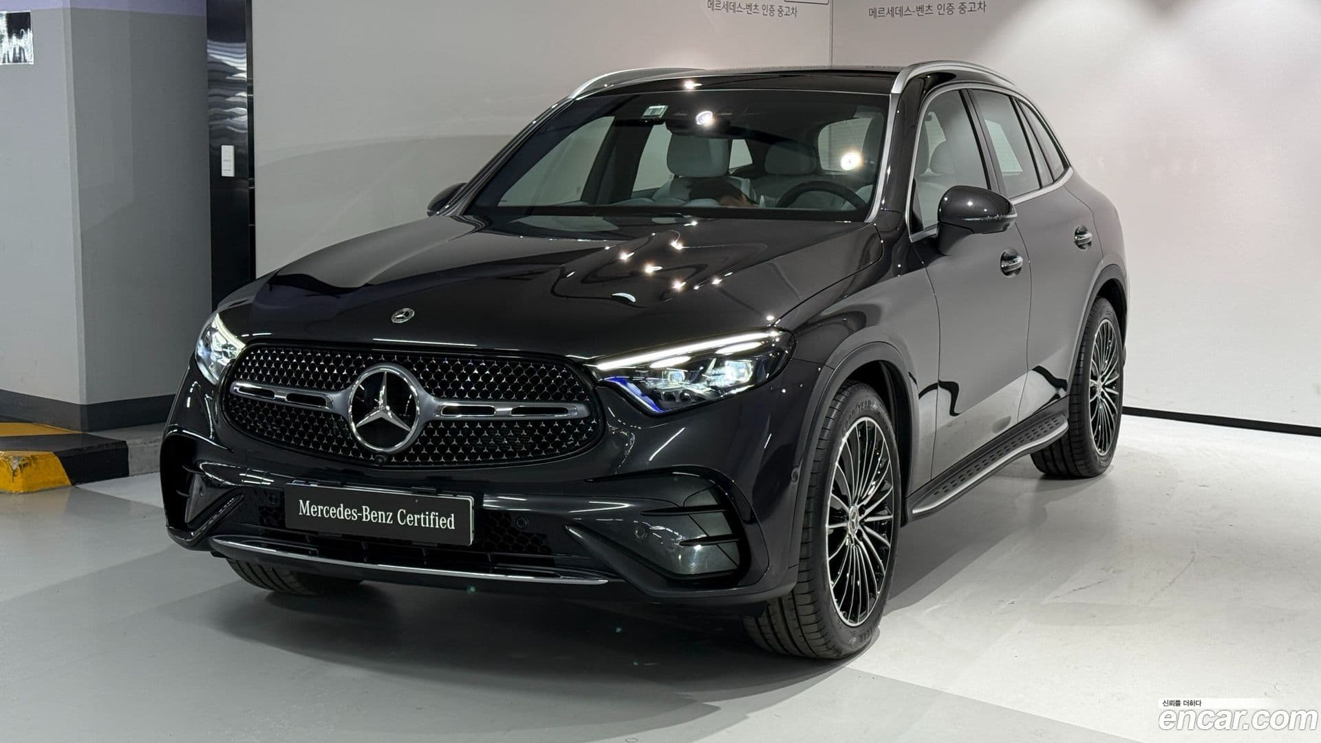 Main__Slider__Photo:GLC-Class Mercedes-Benz 2025.2-0