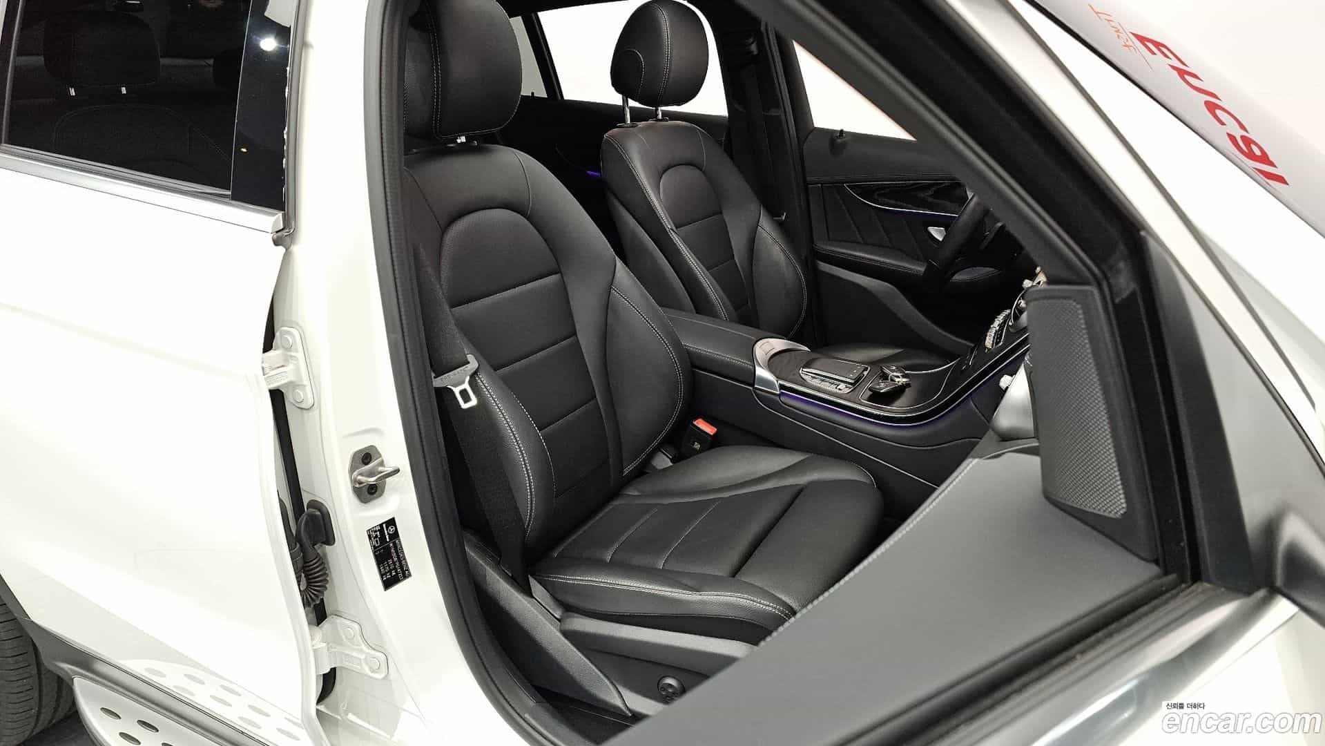 GLC-Class Mercedes-Benz 2023.2-INNER-10