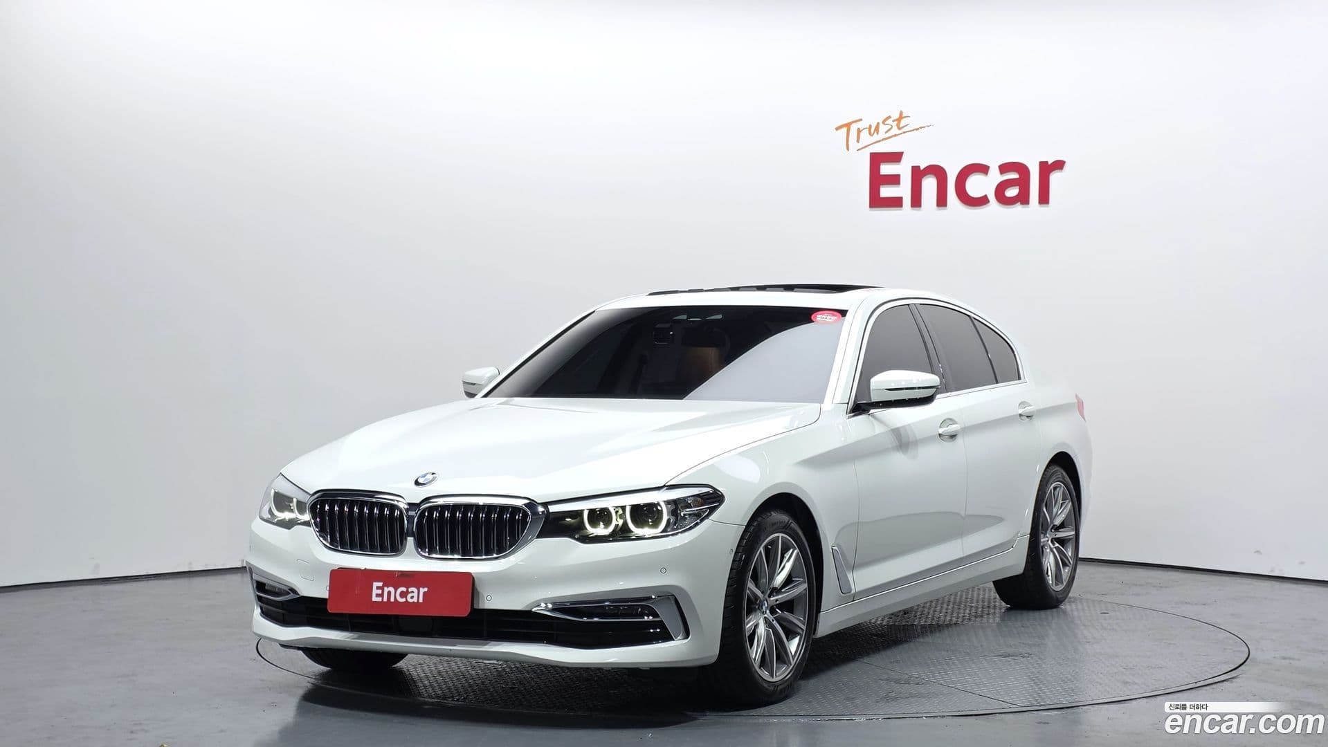 Main__Slider__Photo:5-Series BMW 2019.5-0