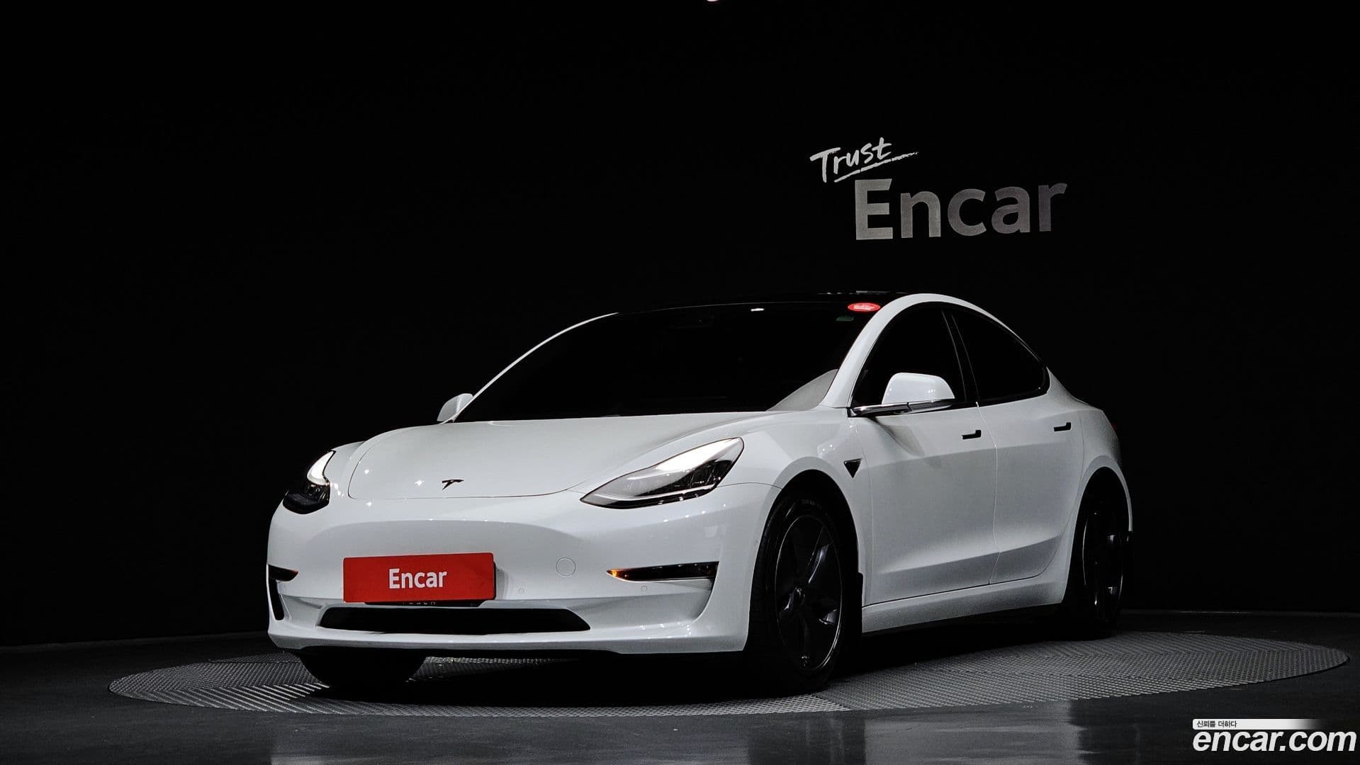 Main__Slider__Photo:Model 3 Tesla 2020.5-0