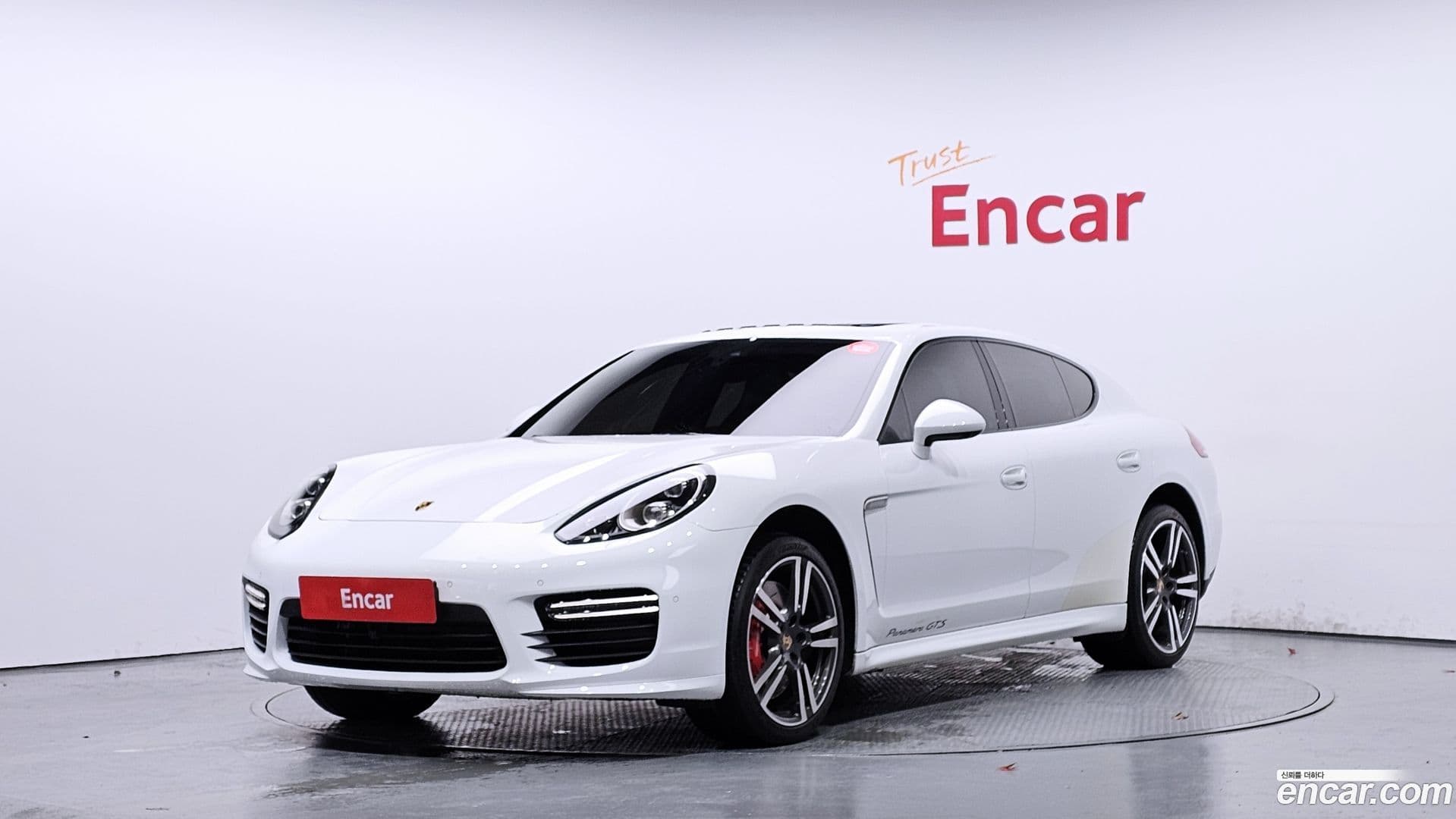 Main__Slider__Photo:Panamera Porsche 2014.11-0