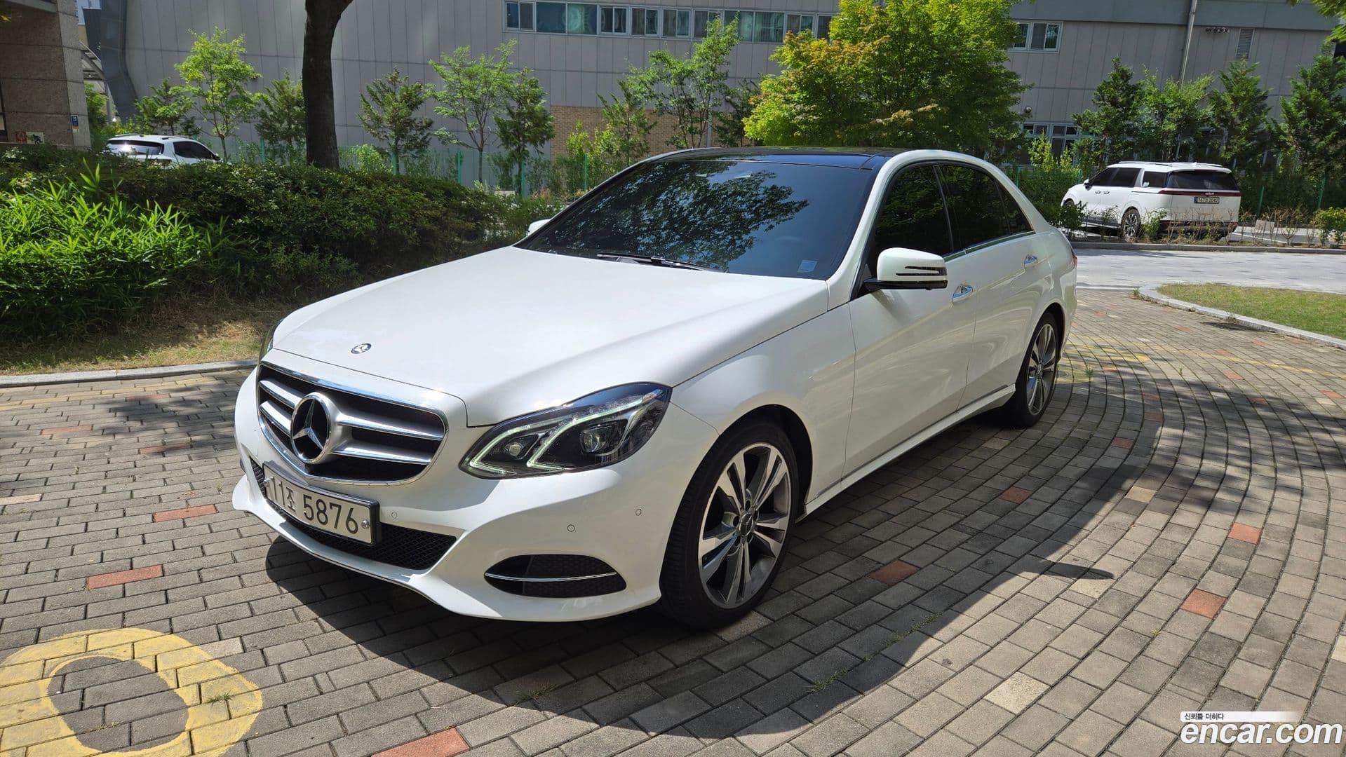 Main__Slider__Photo:E-Class Mercedes-Benz 2015.6-0