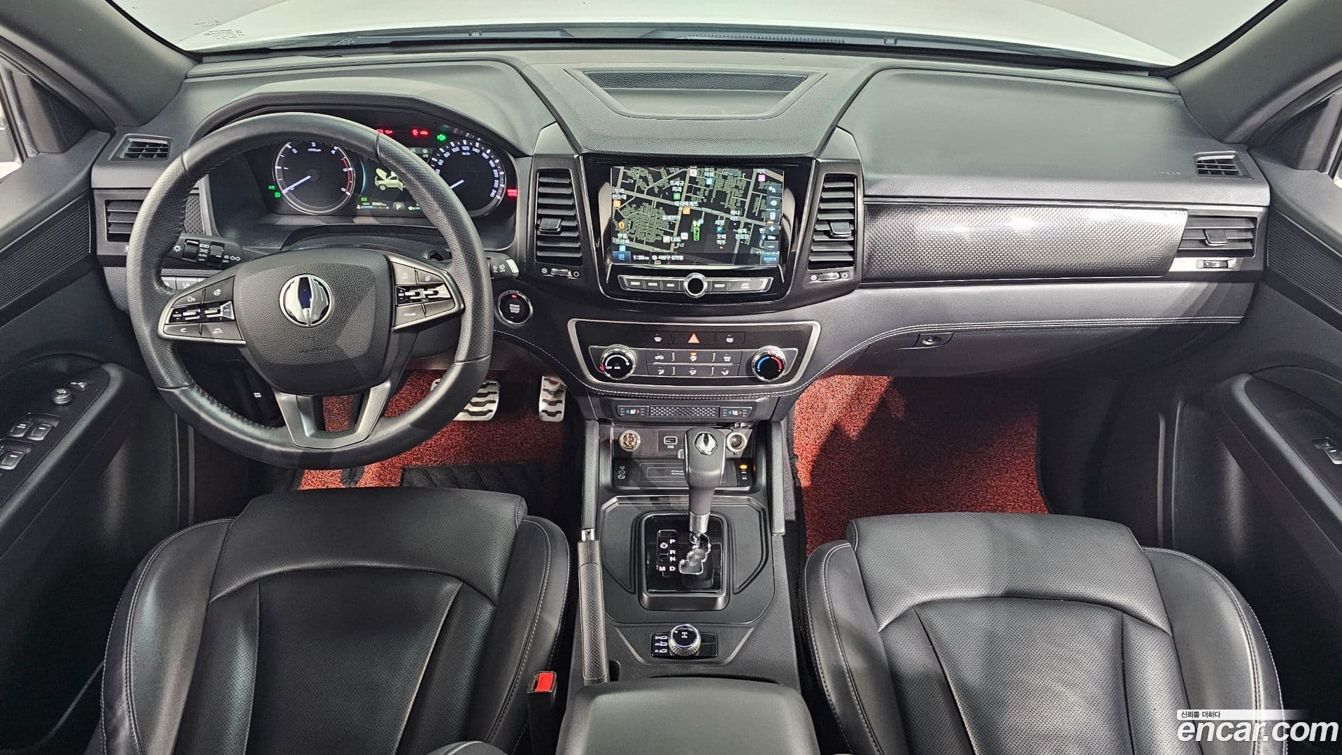 Main__Slider__Photo:Rexton KG Mobility 2019.8-6