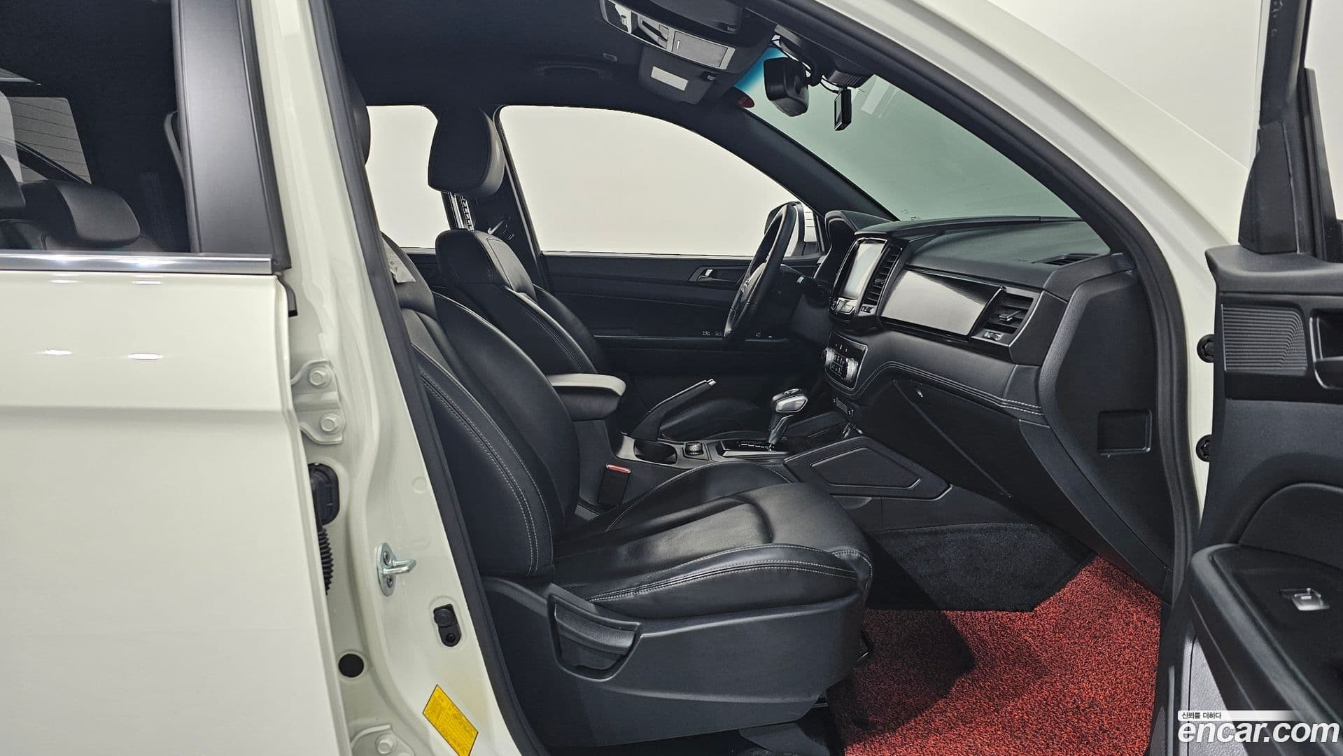Main__Slider__Photo:Rexton KG Mobility 2019.8-9