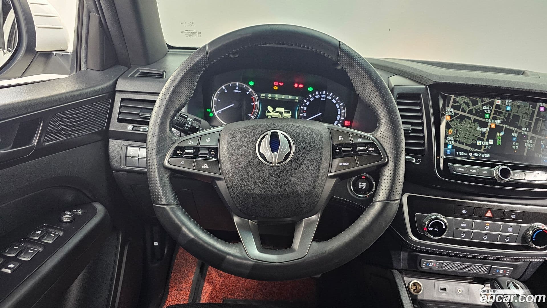 Main__Slider__Photo:Rexton KG Mobility 2019.8-13