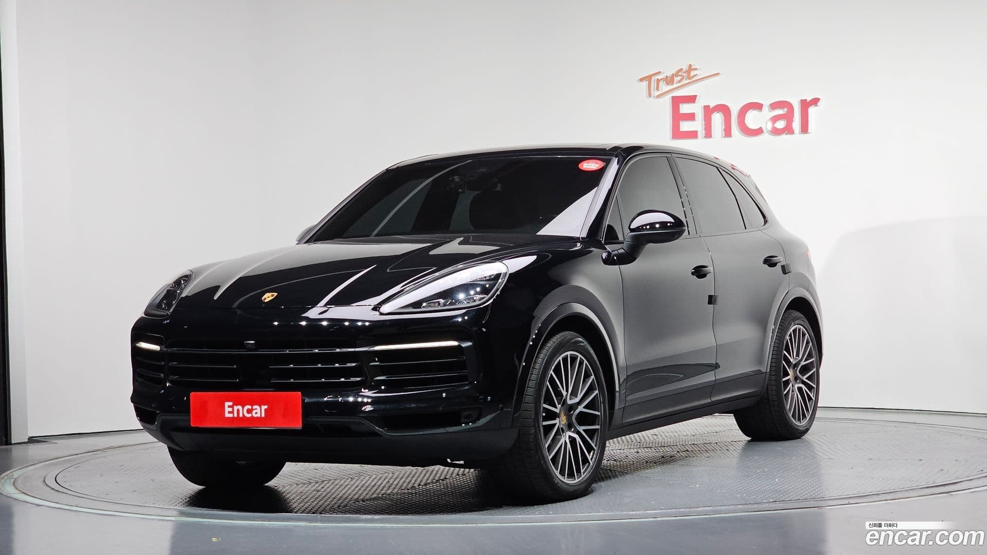 Main__Slider__Photo:Cayenne Porsche 2021.3-0
