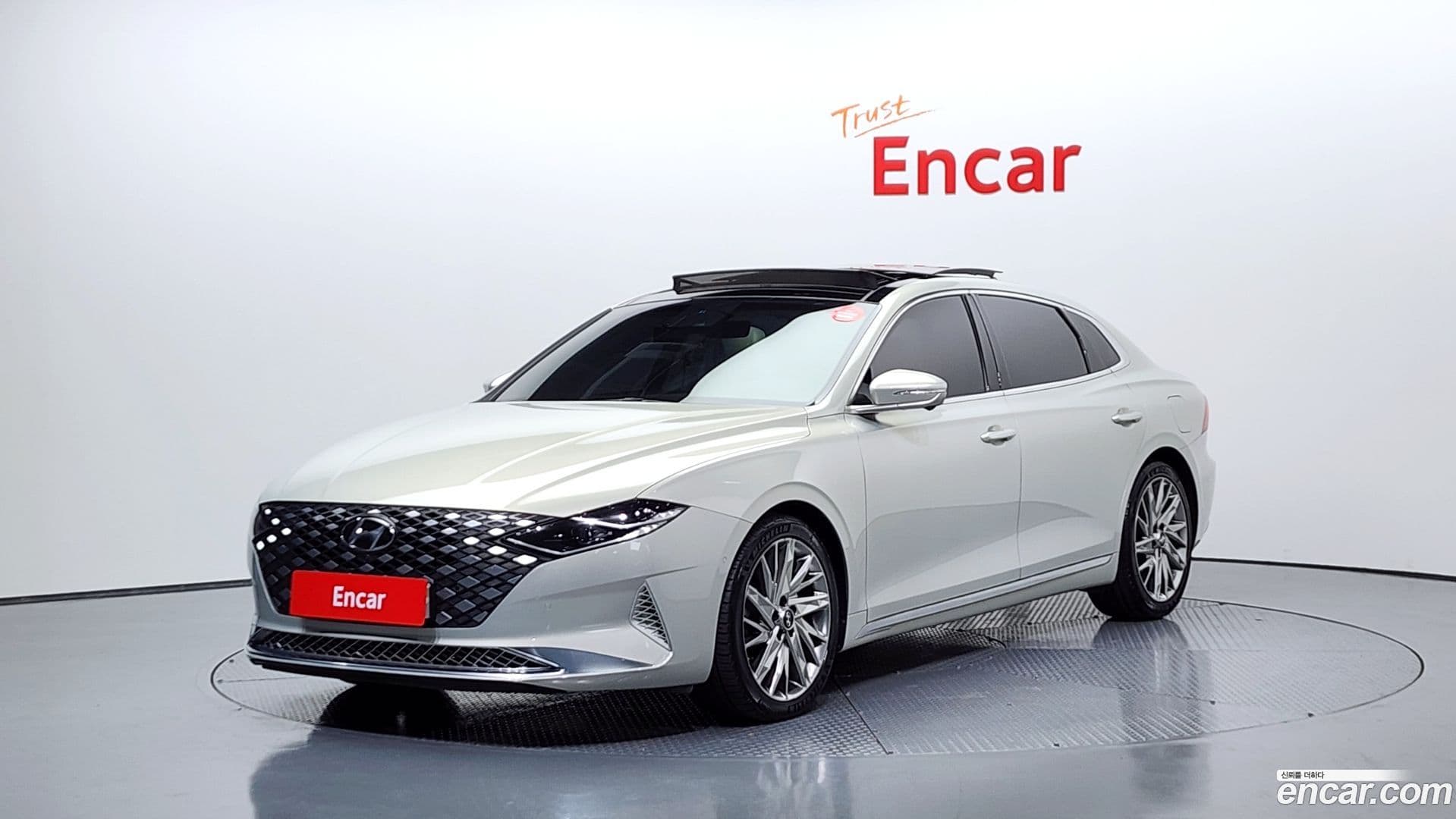 Main__Slider__Photo:Grandeur Hyundai 2020.4-0