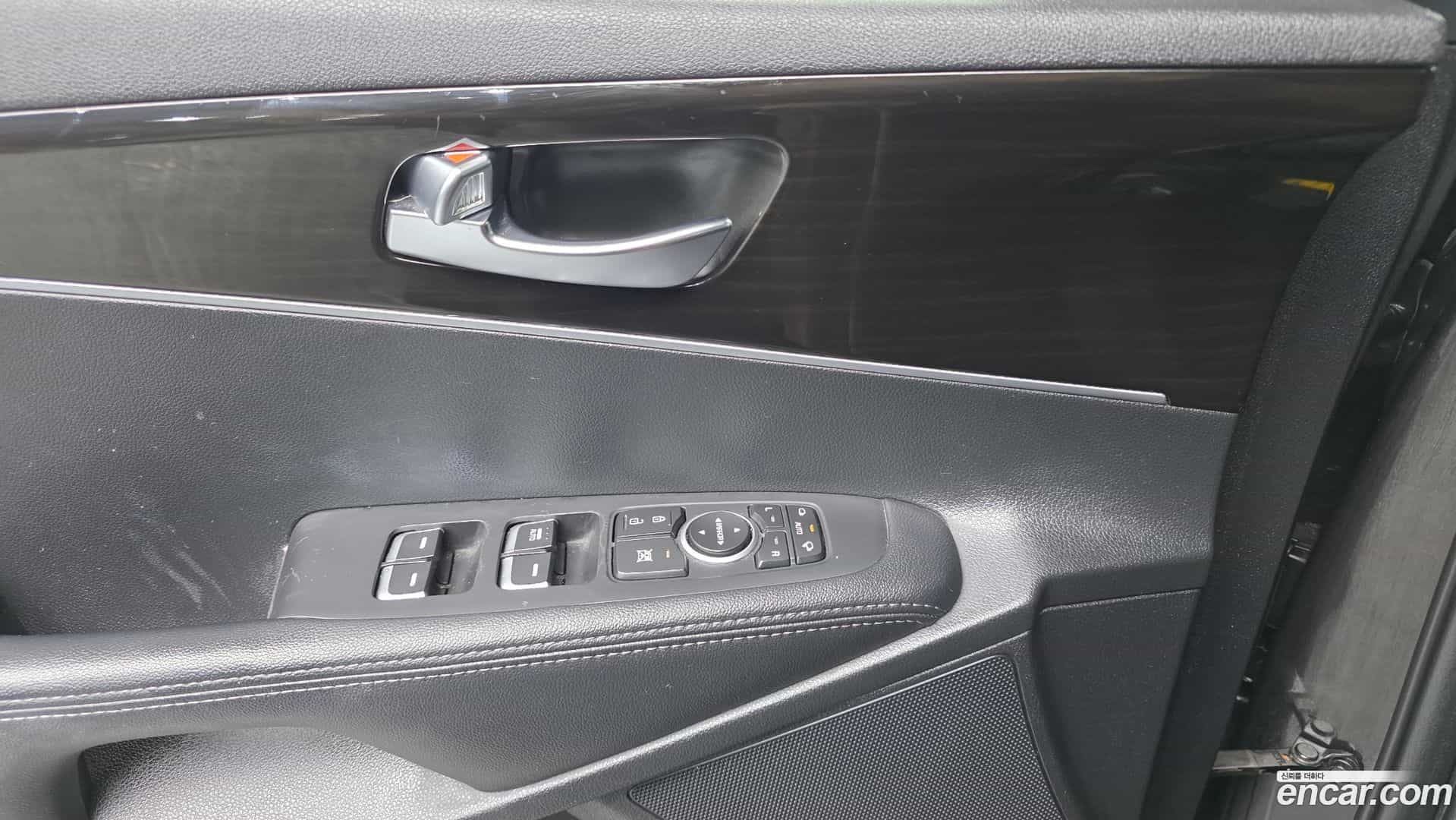 Sorento Kia 2018.6-OPTION-017