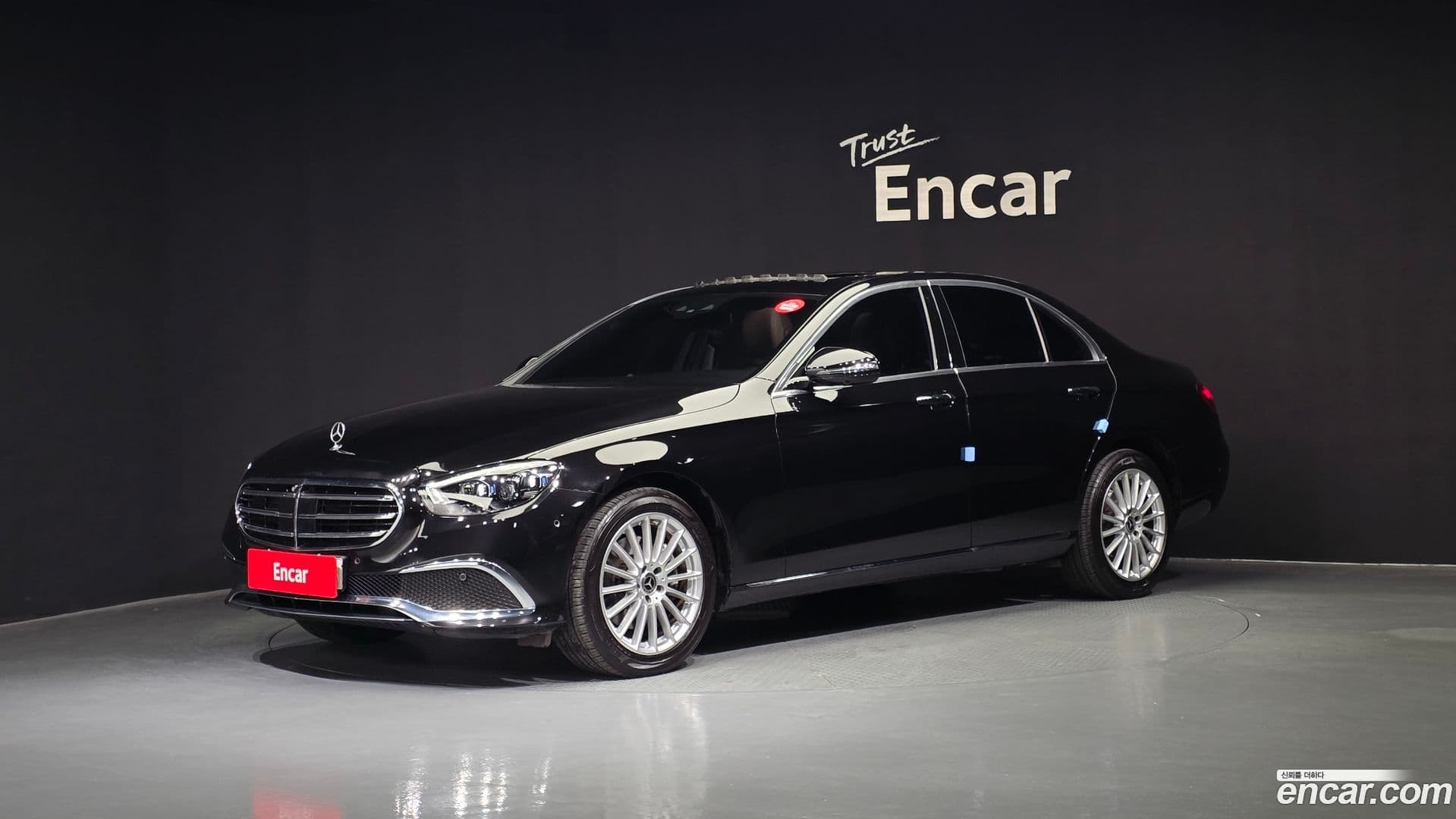 Main__Slider__Photo:E-Class Mercedes-Benz 2022.9-0