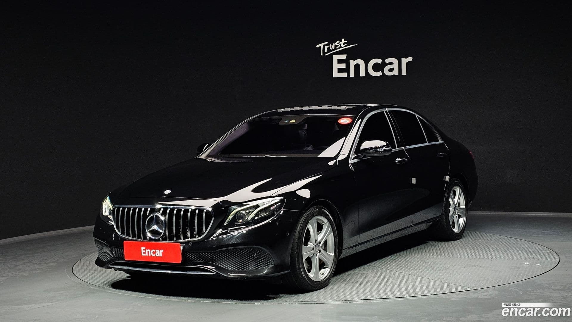 Main__Slider__Photo:E-Class Mercedes-Benz 2016.9-0