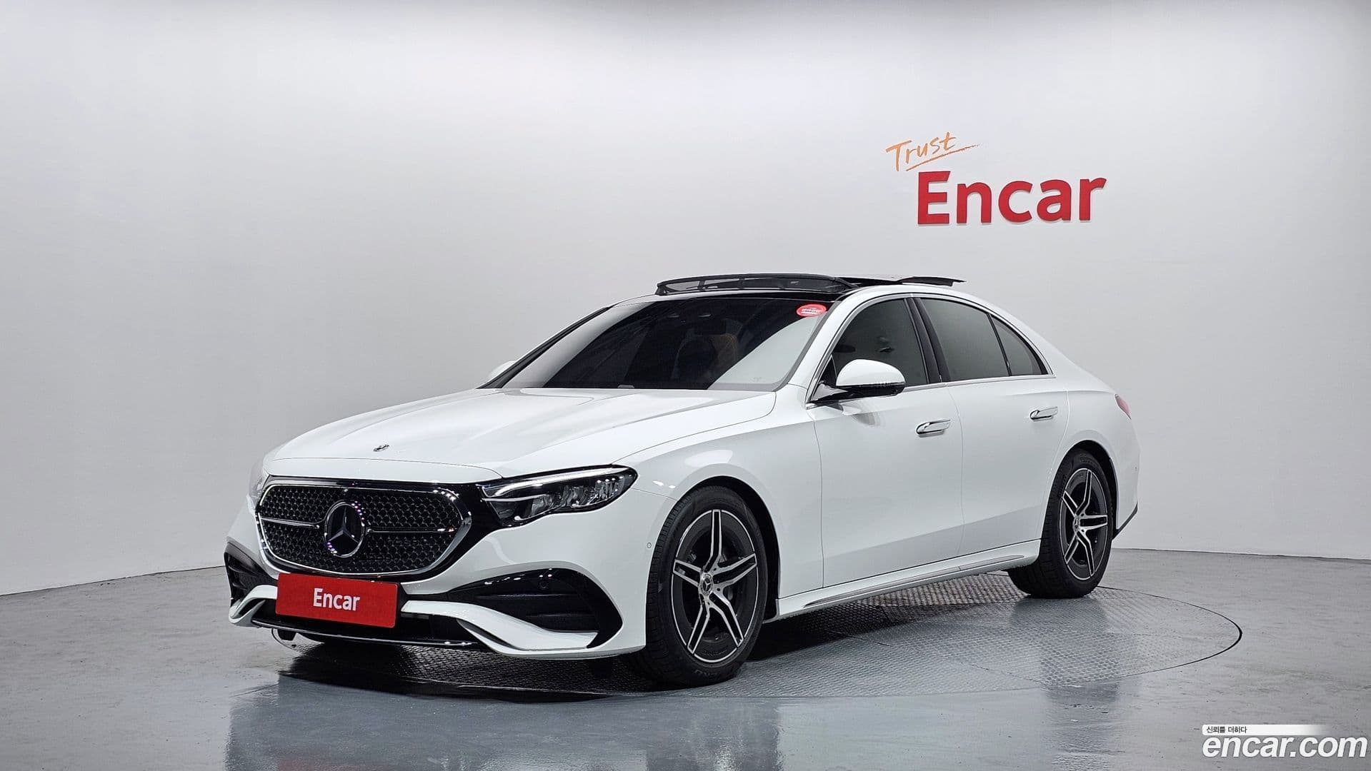 Main__Slider__Photo:E-Class Mercedes-Benz 2025.10-0