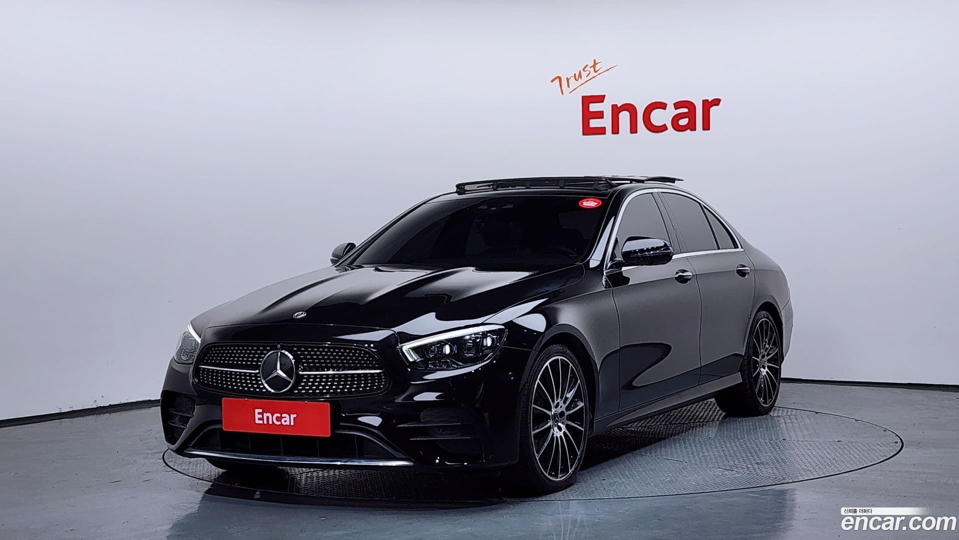 Main__Slider__Photo:E-Class Mercedes-Benz 2020.11-0