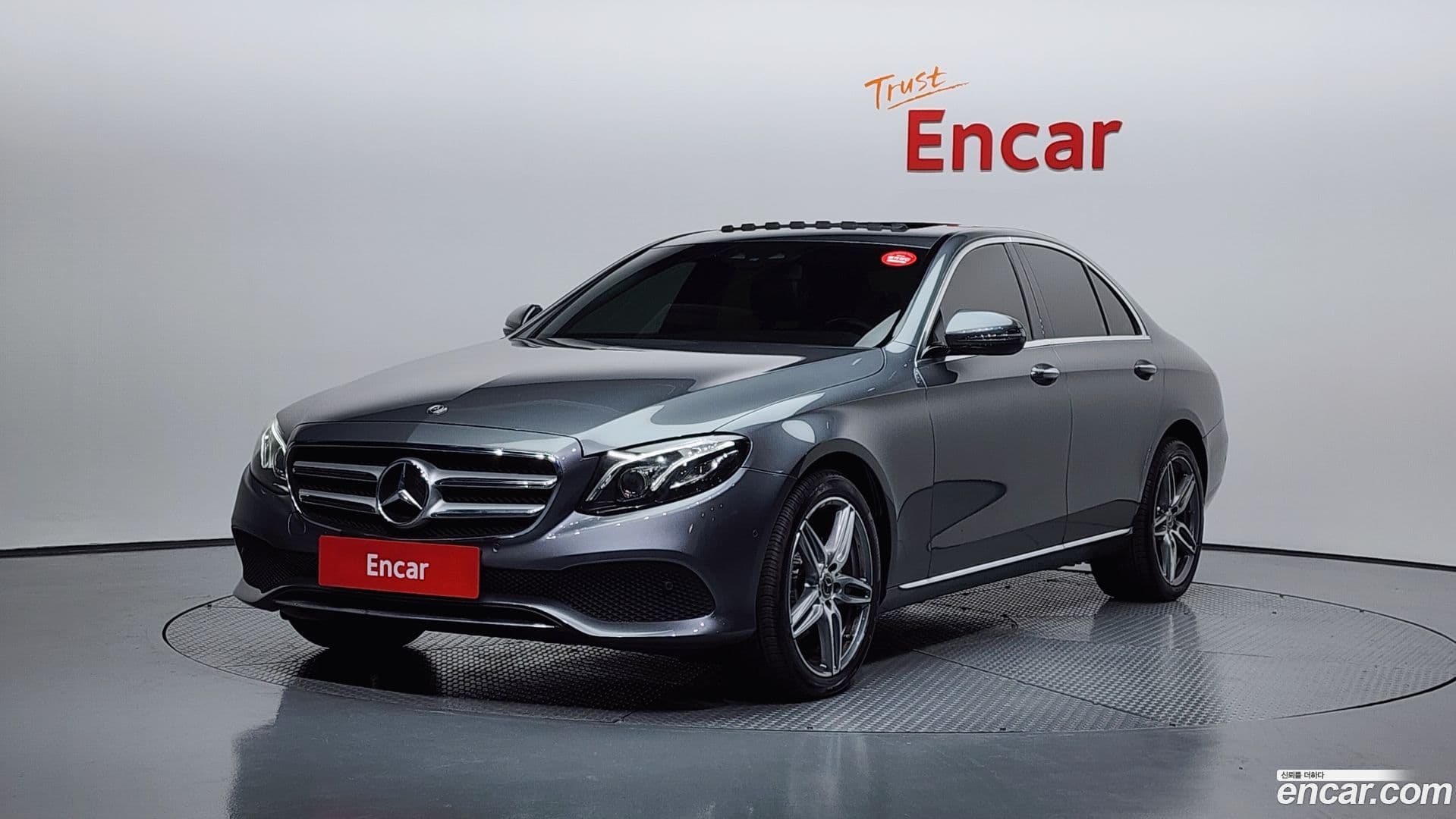 Main__Slider__Photo:E-Class Mercedes-Benz 2018.0-0