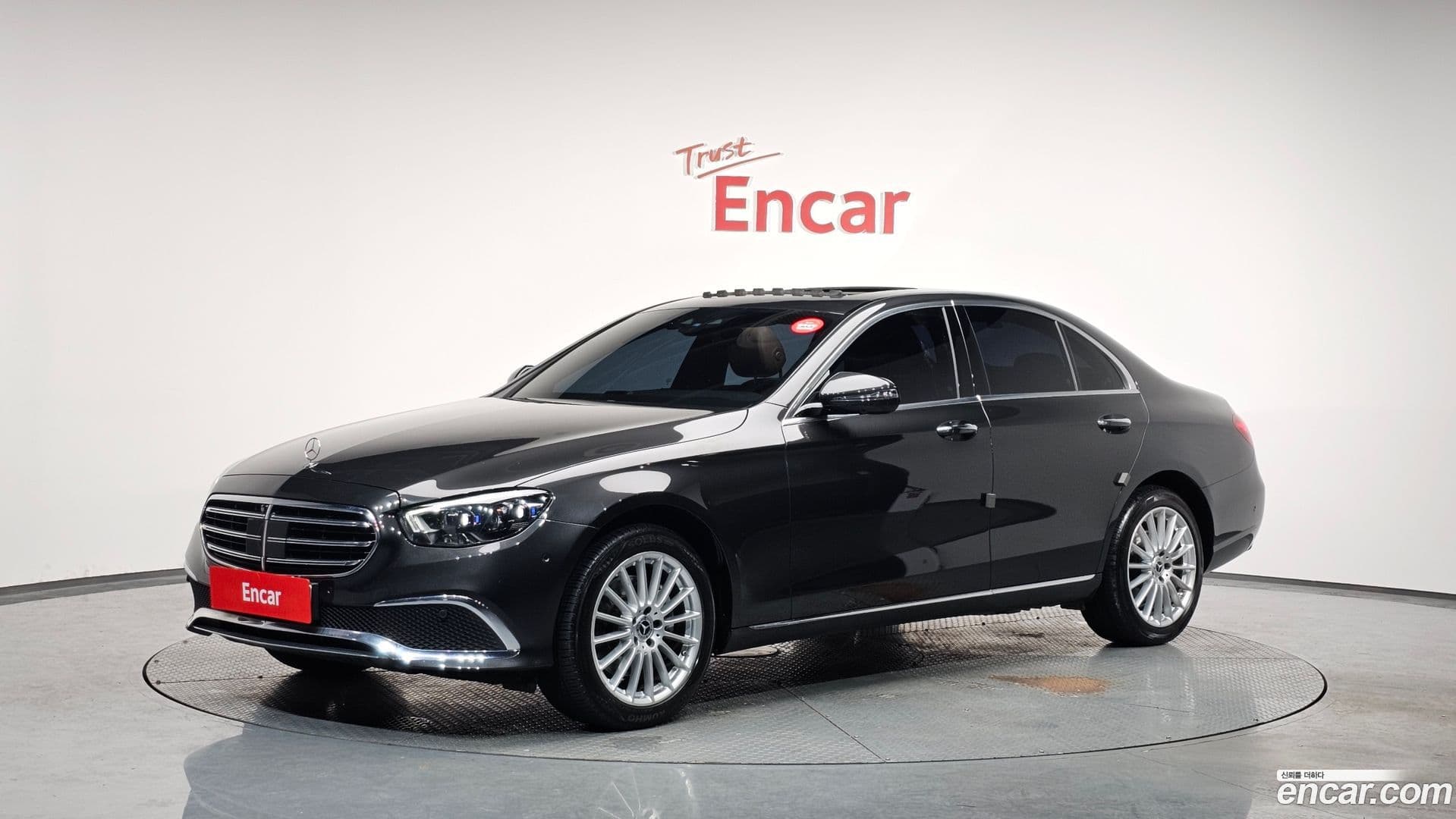 Main__Slider__Photo:E-Class Mercedes-Benz 2022.6-0