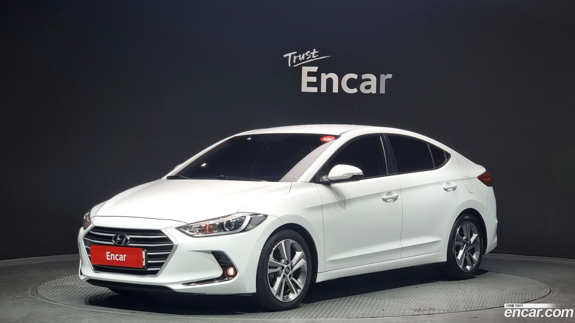 Main__Slider__Photo:AVANTE Hyundai 2018.4-0