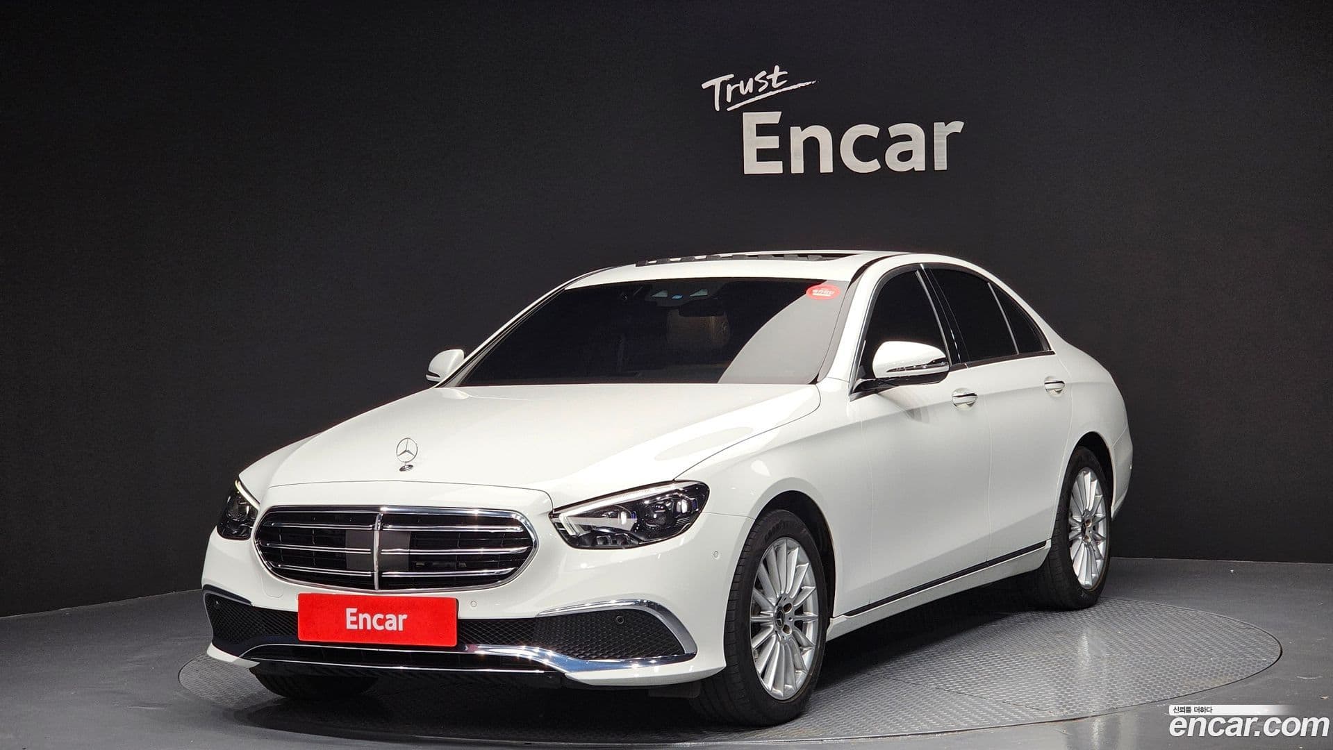 Main__Slider__Photo:E-Class Mercedes-Benz 2021.2-0