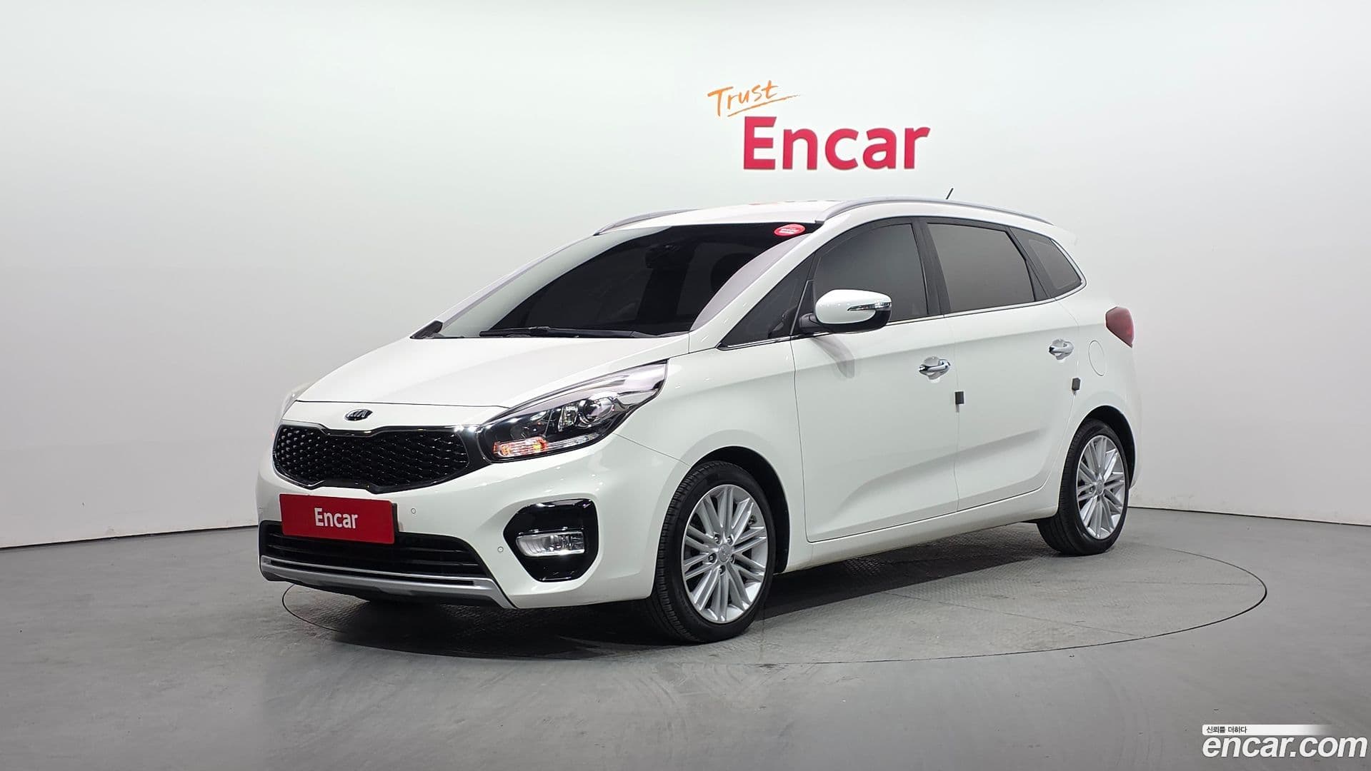 Main__Slider__Photo:Carens Kia 2018.1-0