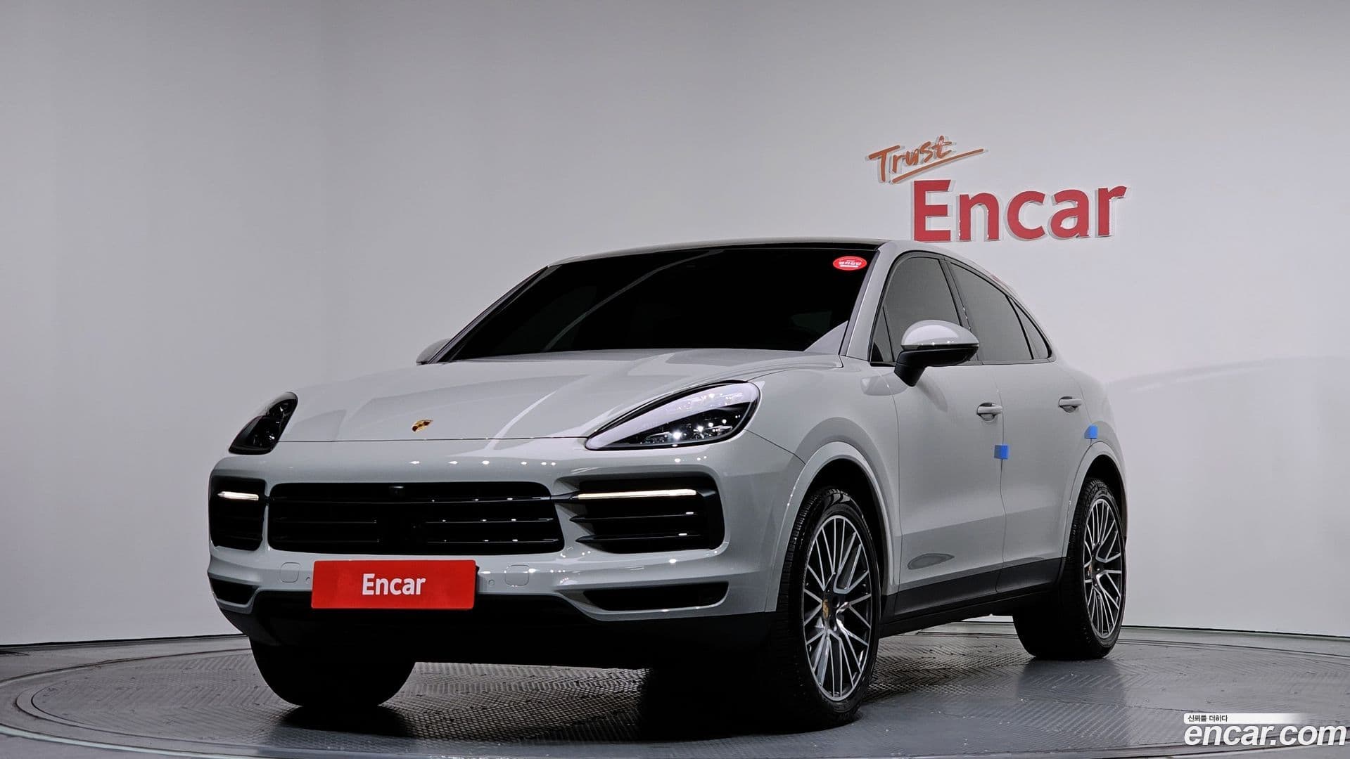 Main__Slider__Photo:Cayenne Porsche 2020.5-0