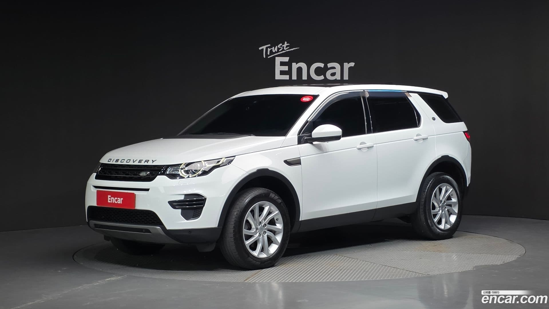 Main__Slider__Photo:Discovery Sport Land Rover 2019.2-0