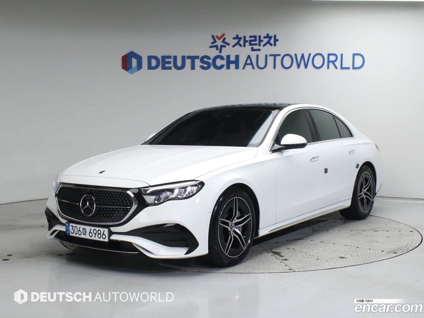 Main__Slider__Photo:E-Class Mercedes-Benz 2025.10-0