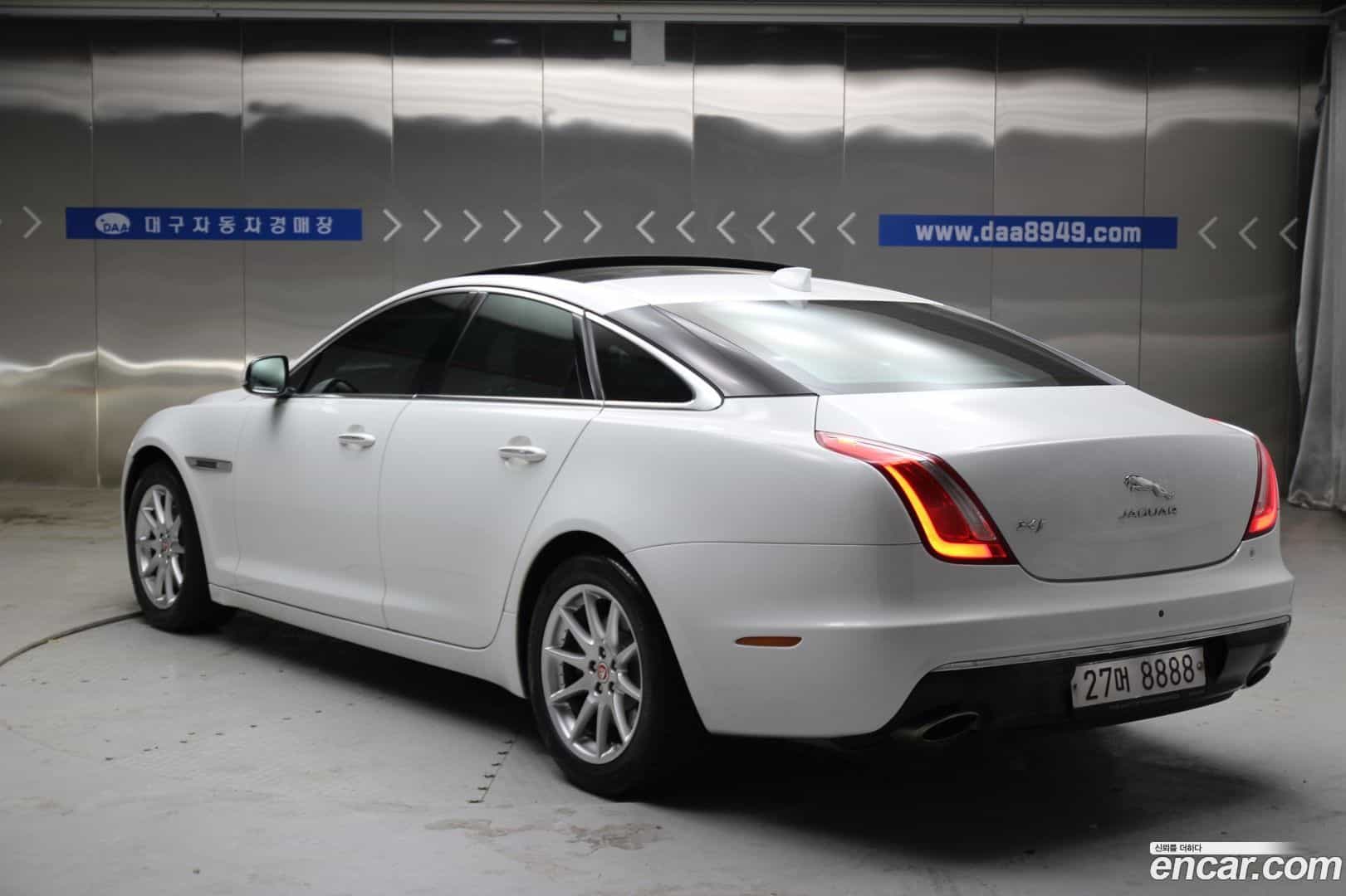 XJ Jaguar 2016.10-OUTER-002