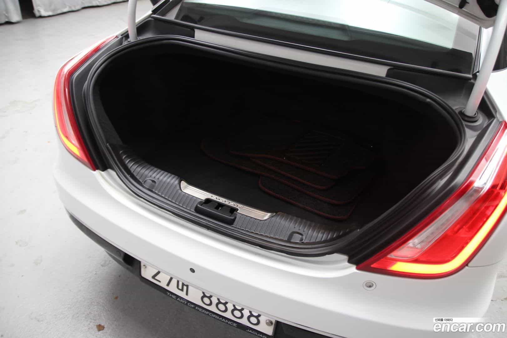 XJ Jaguar 2016.10-INNER-007