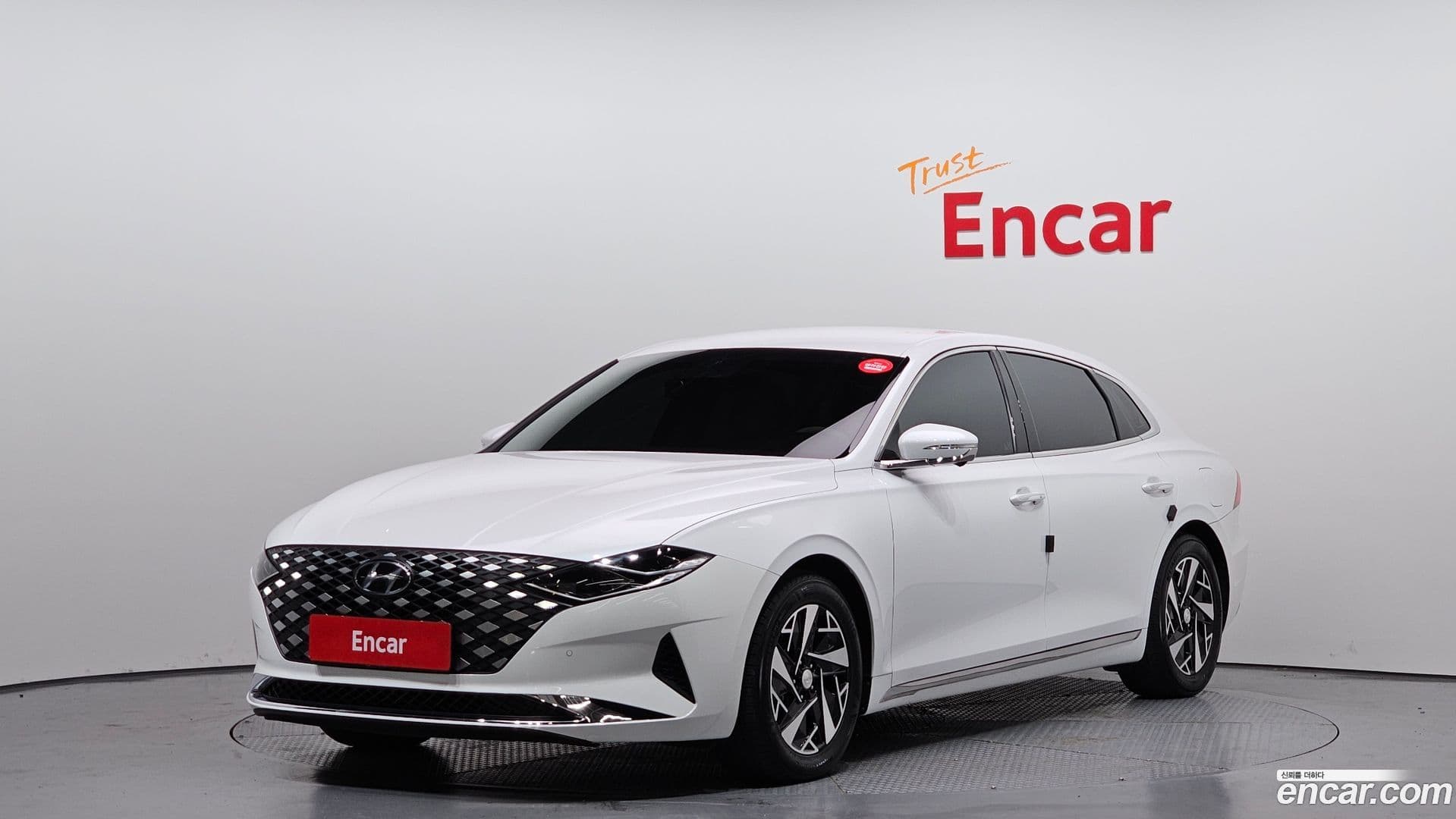 Main__Slider__Photo:Grandeur Hyundai 2021.11-0