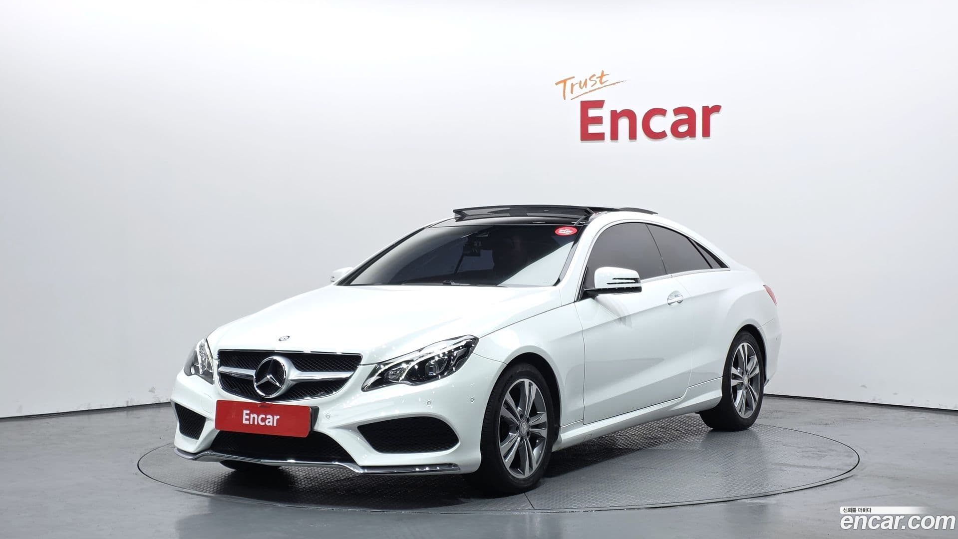 Main__Slider__Photo:E-Class Mercedes-Benz 2015.8-0