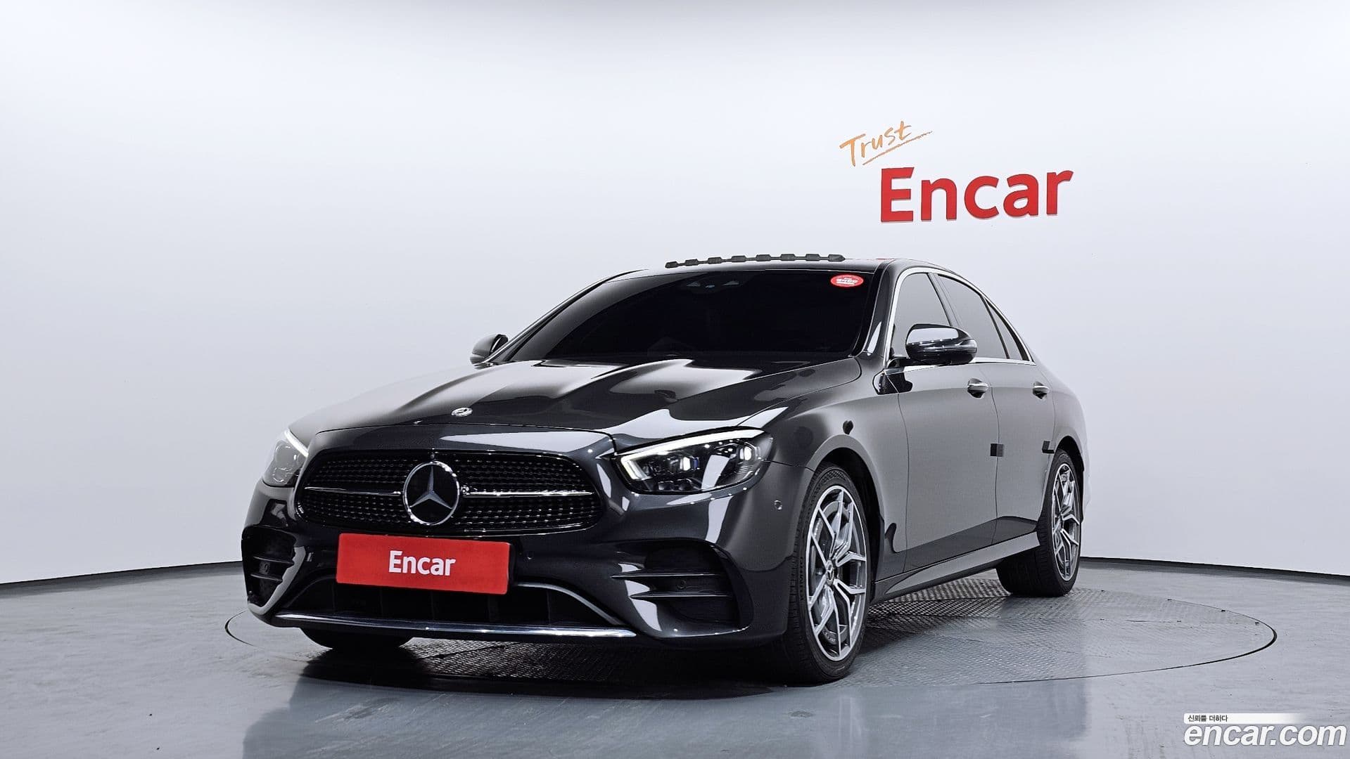 Main__Slider__Photo:E-Class Mercedes-Benz 2020.9-0