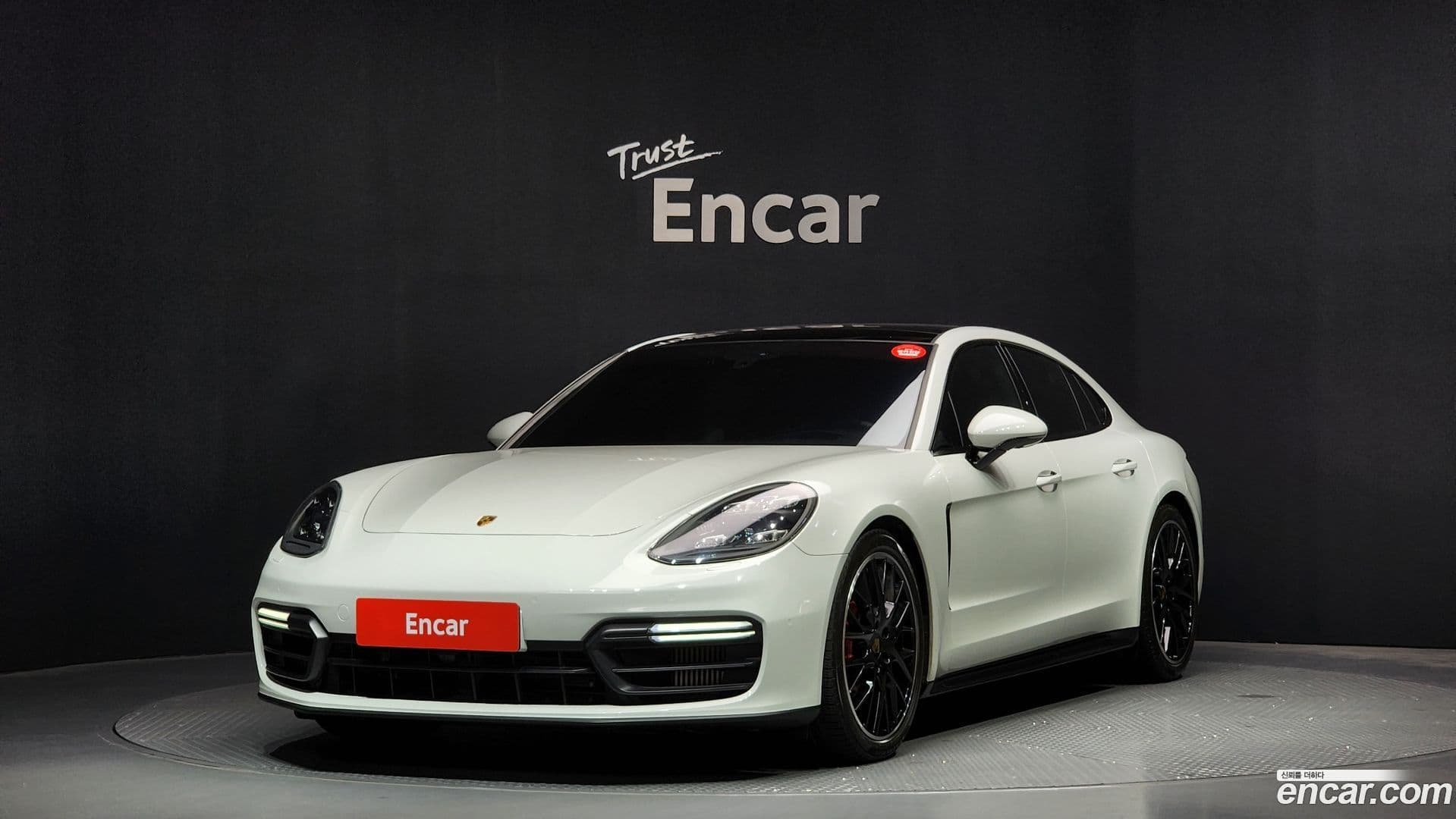 Main__Slider__Photo:Panamera Porsche 2020.6-0