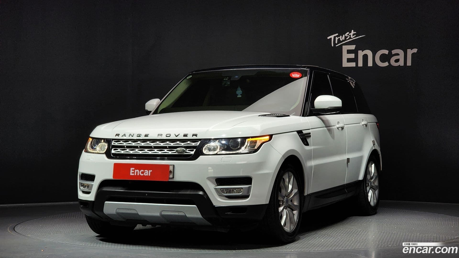 Main__Slider__Photo:Range Rover Sport Land Rover 2015.9-0