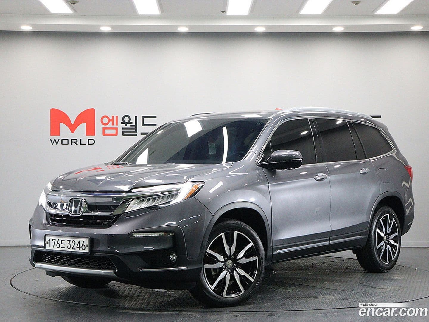 Main__Slider__Photo:Pilot Honda 2019.9-0