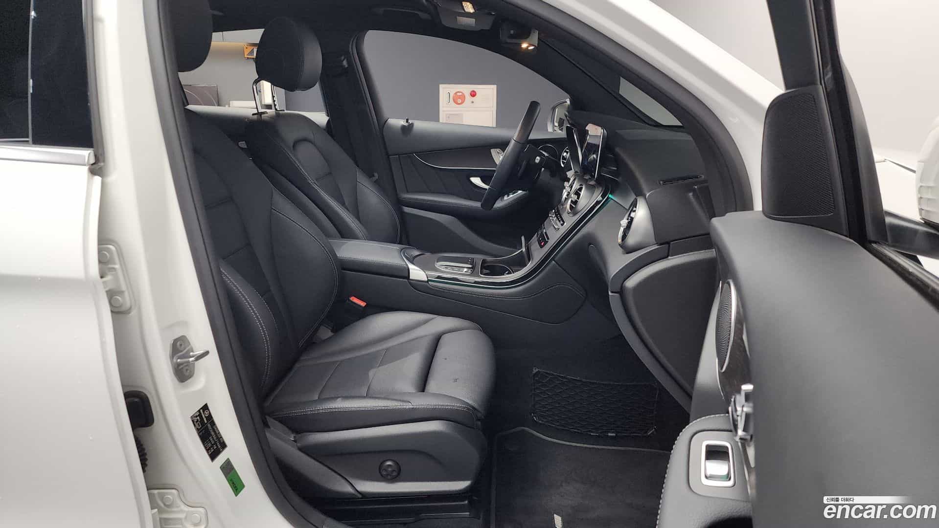 GLC-Class Mercedes-Benz 2020.1-OPTION-015