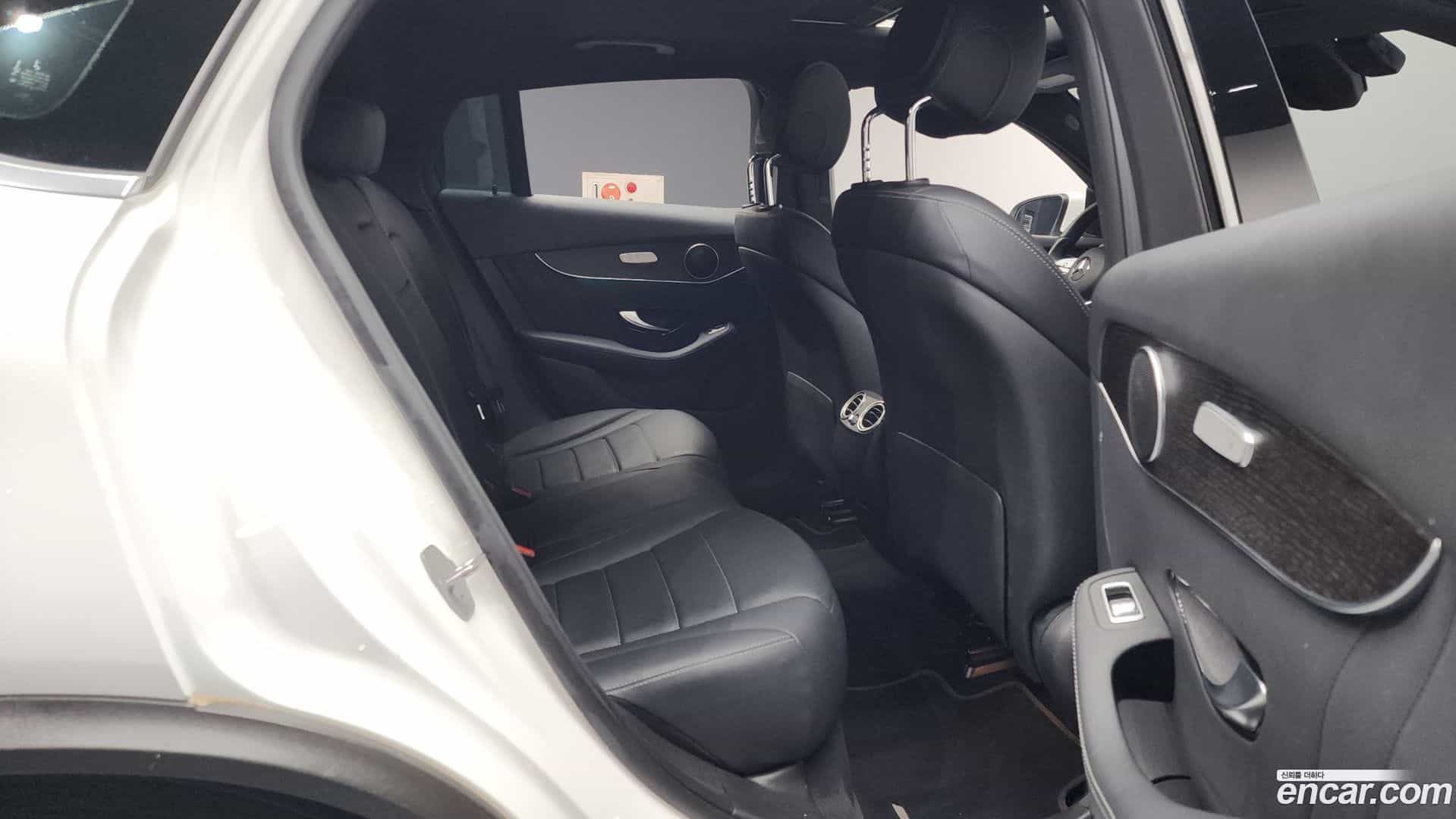 GLC-Class Mercedes-Benz 2020.1-OPTION-016