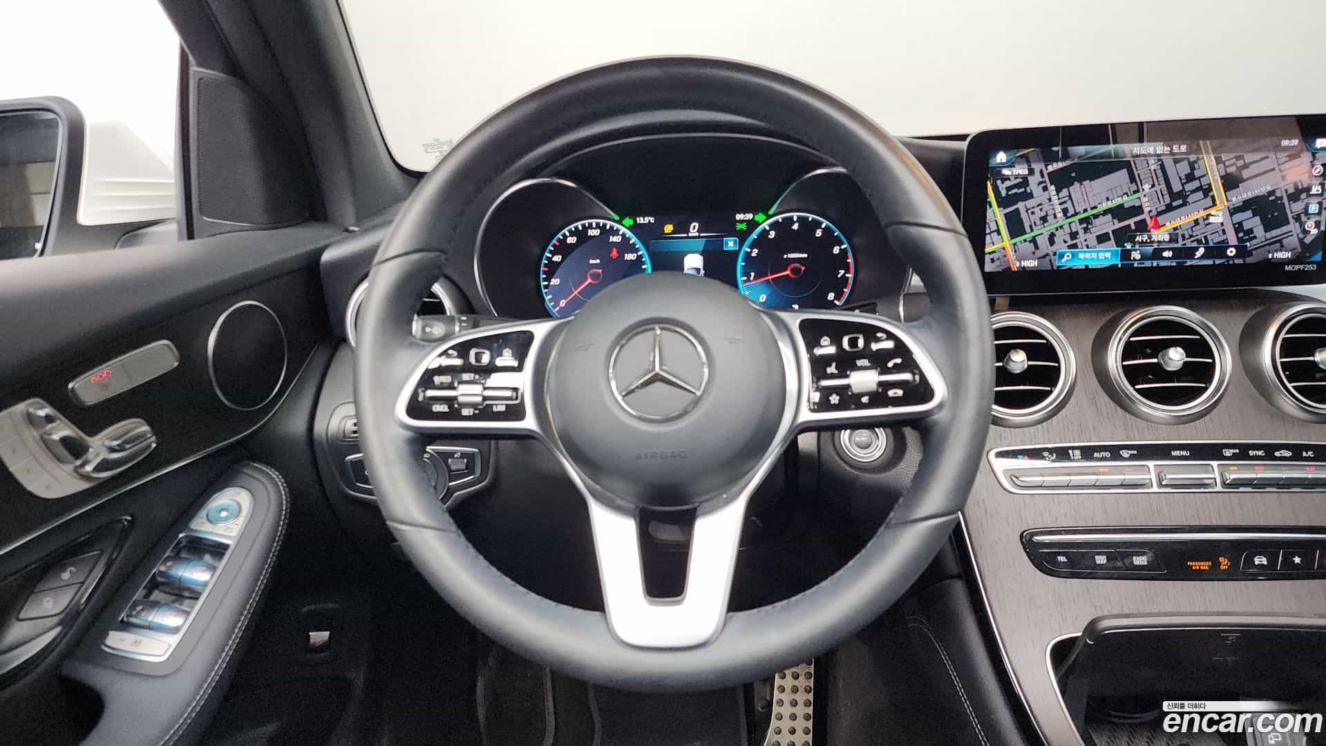 GLC-Class Mercedes-Benz 2020.1-OPTION-017