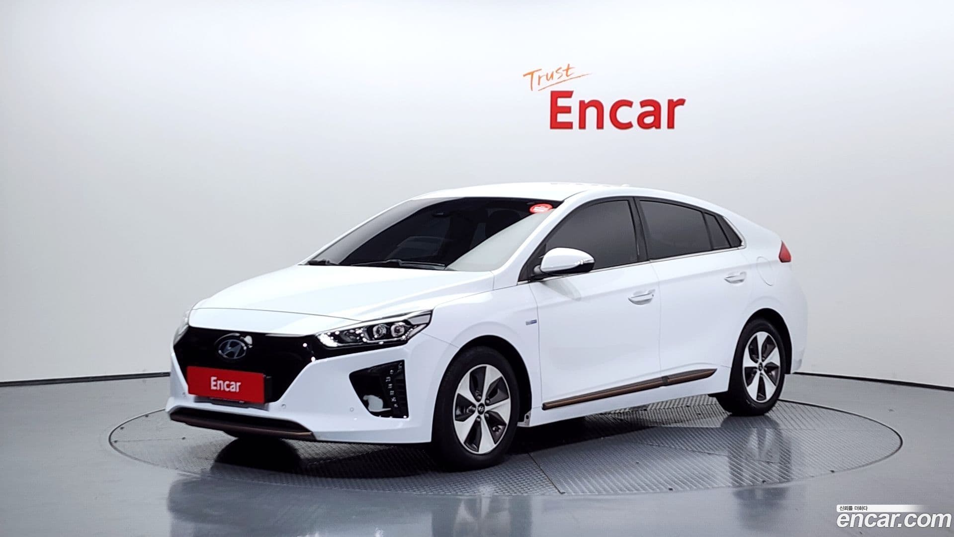 Main__Slider__Photo:Ioniq Hyundai 2019.7-0