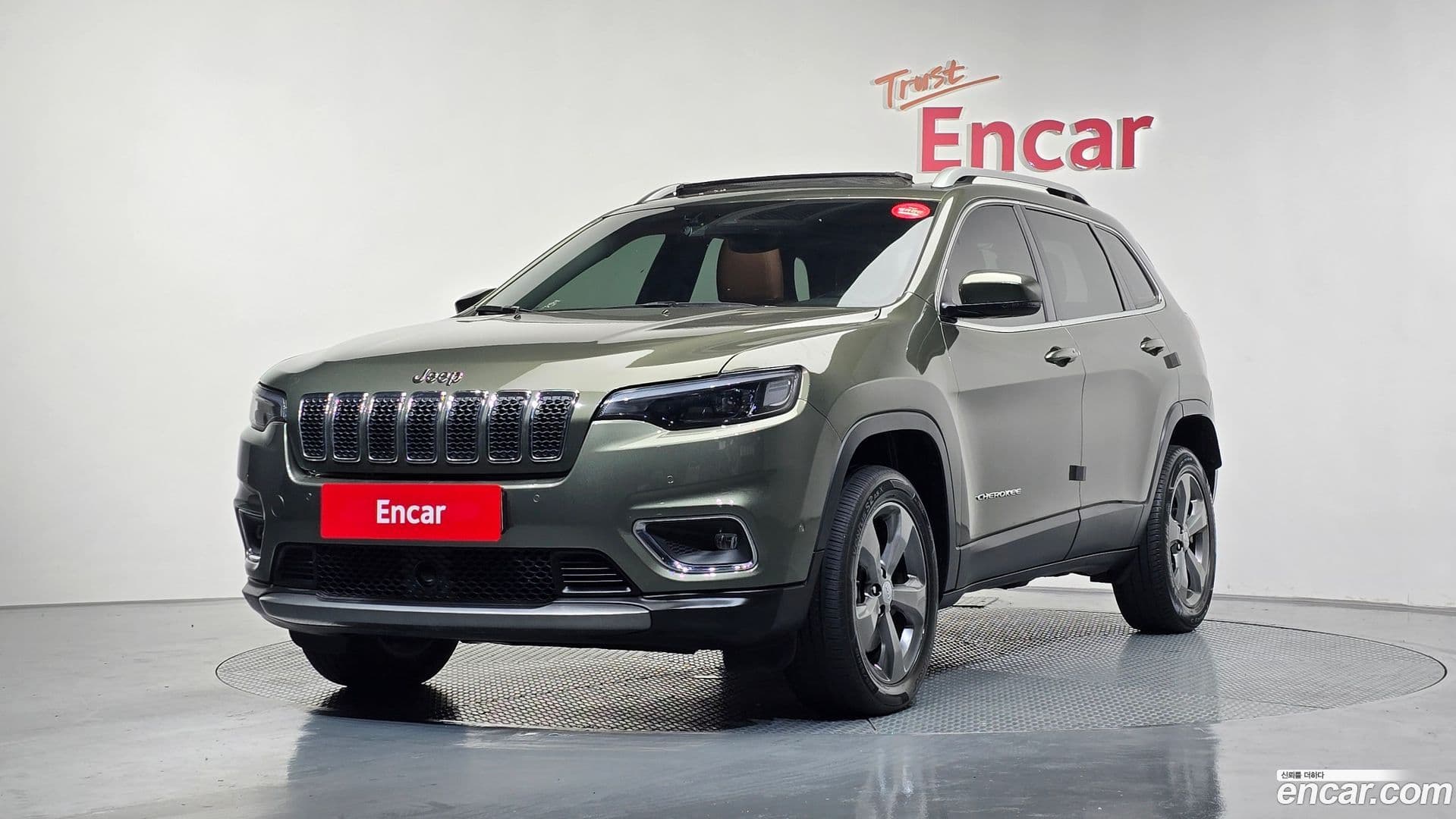 Main__Slider__Photo:Cherokee Jeep 2021.2-0