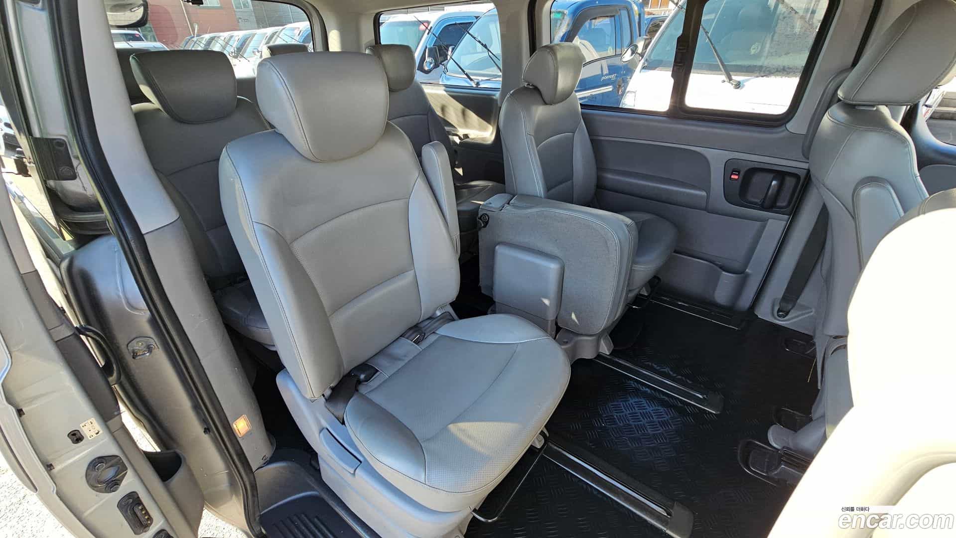 Starex Hyundai 2017.6-OPTION-016