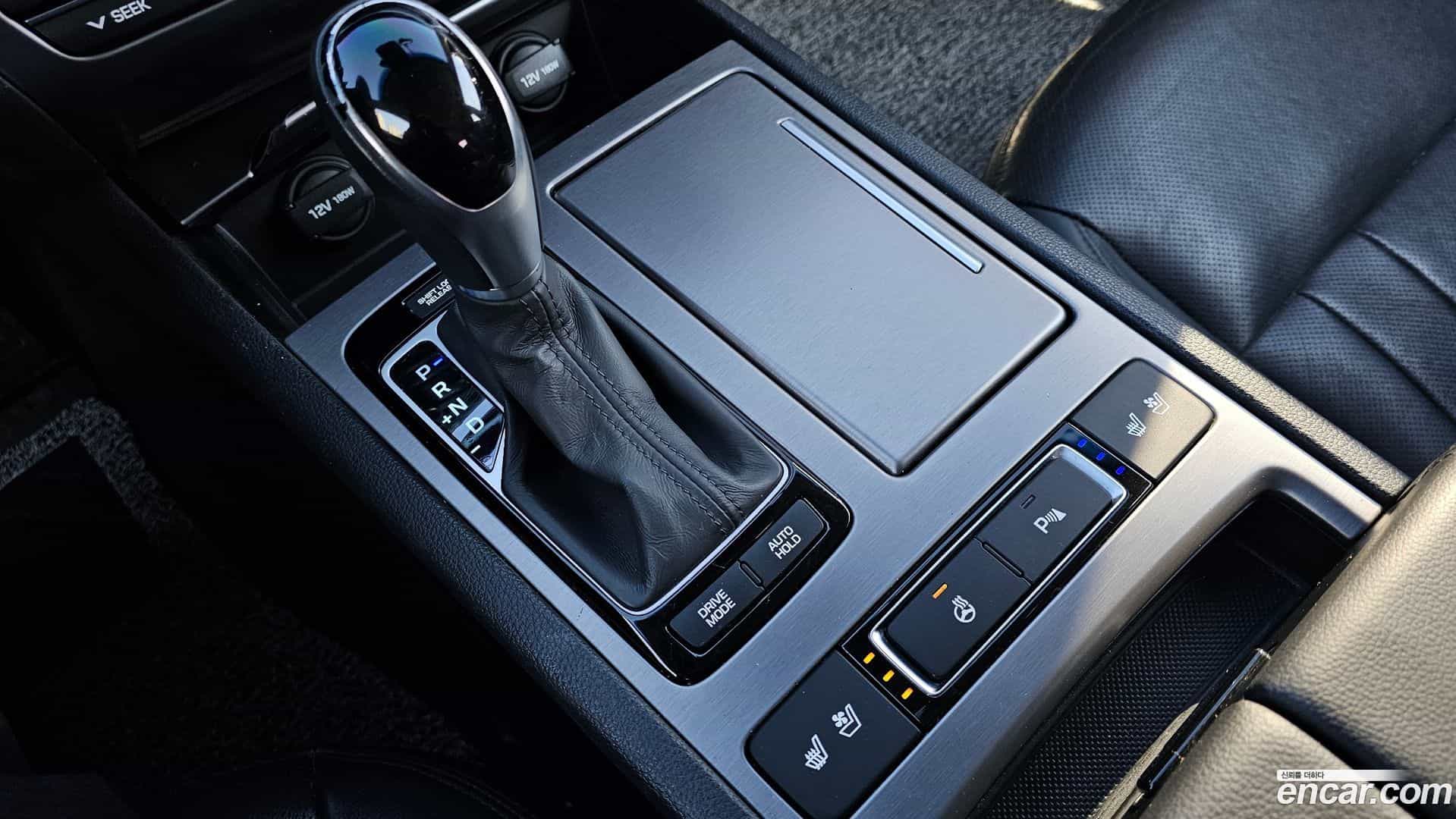 Genesis Hyundai 2016.0-INNER-009