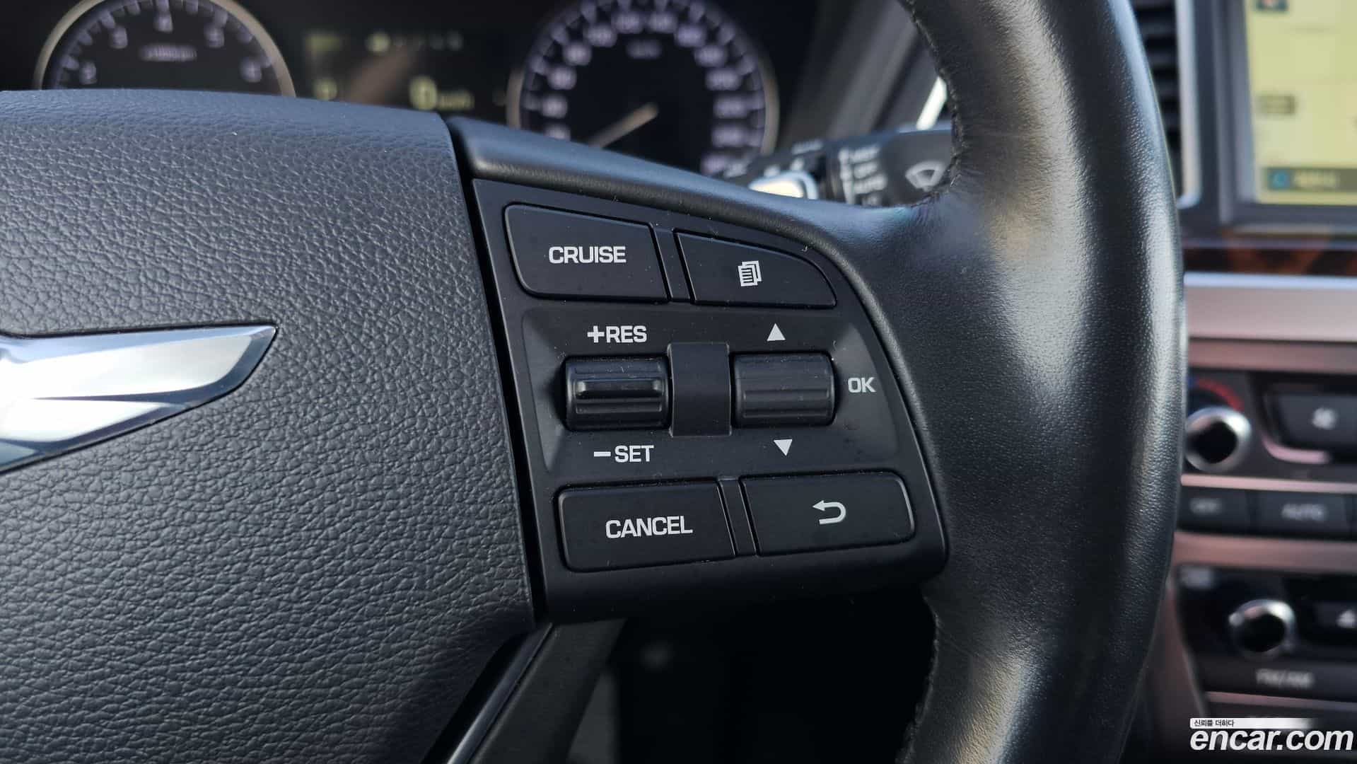 Genesis Hyundai 2016.0-INNER-010