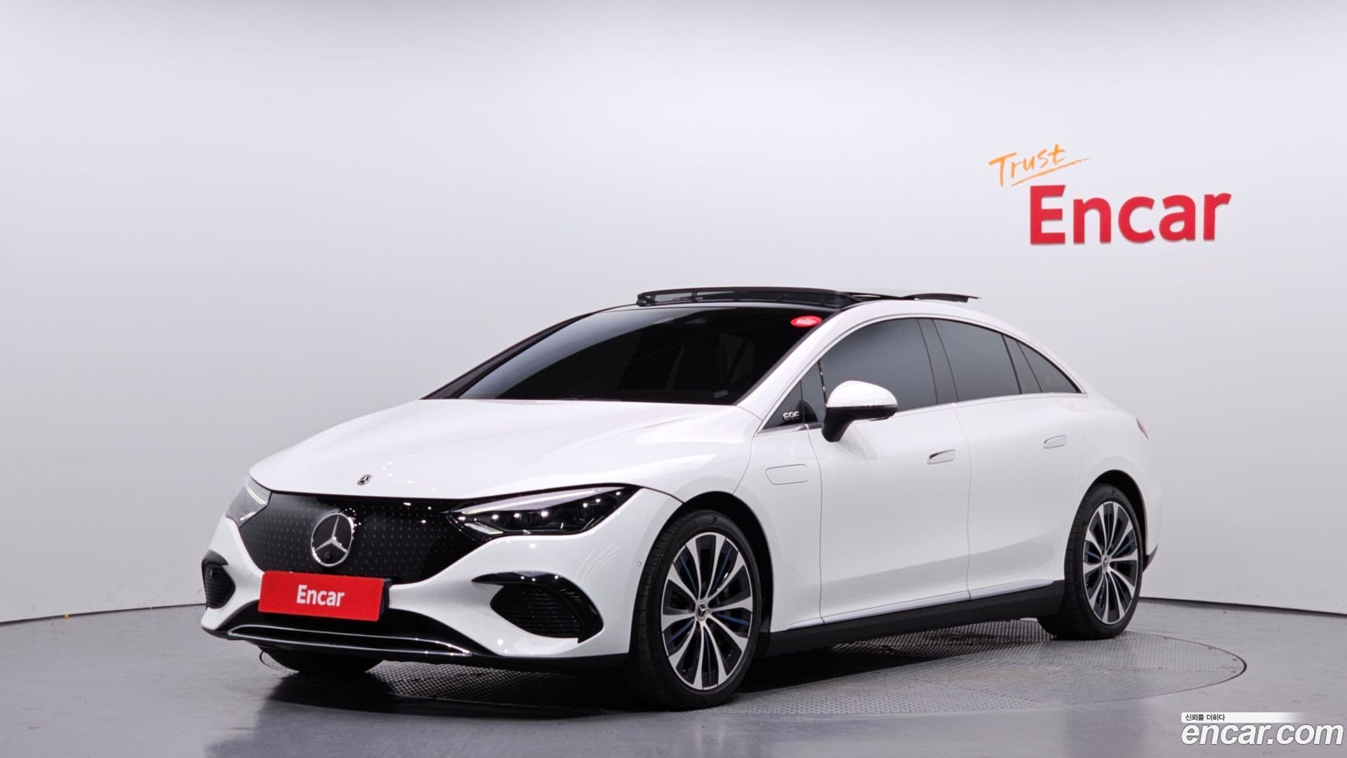 Main__Slider__Photo:EQE Mercedes-Benz 2022.10-0