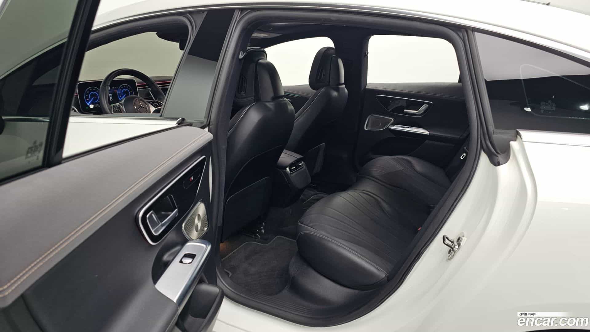 EQE Mercedes-Benz 2022.10-OPTION-017