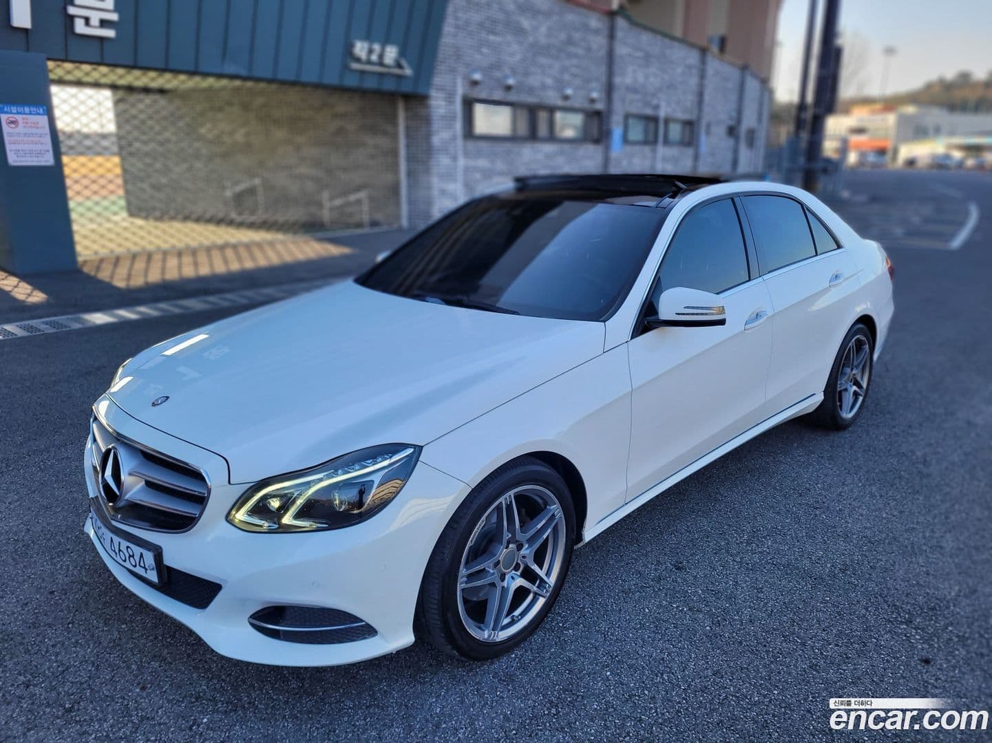 Main__Slider__Photo:E-Class Mercedes-Benz 2014.8-0