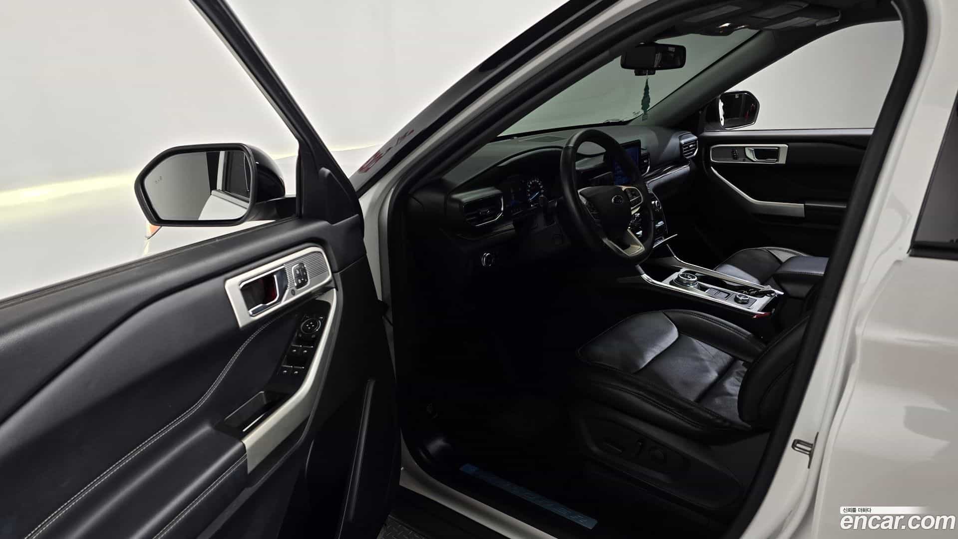 Explorer Ford 2022.11-INNER-010