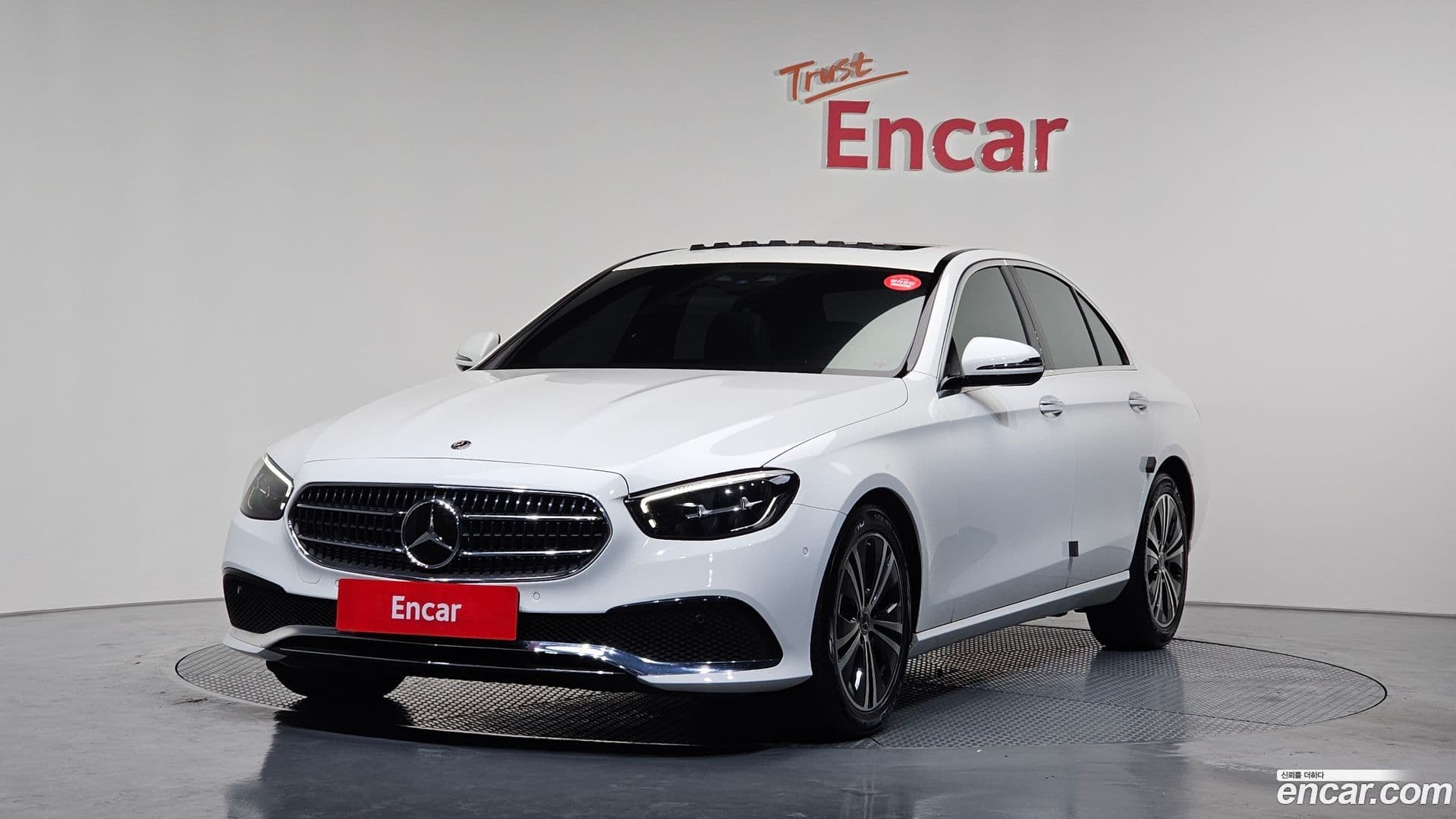 Main__Slider__Photo:E-Class Mercedes-Benz 2020.10-0