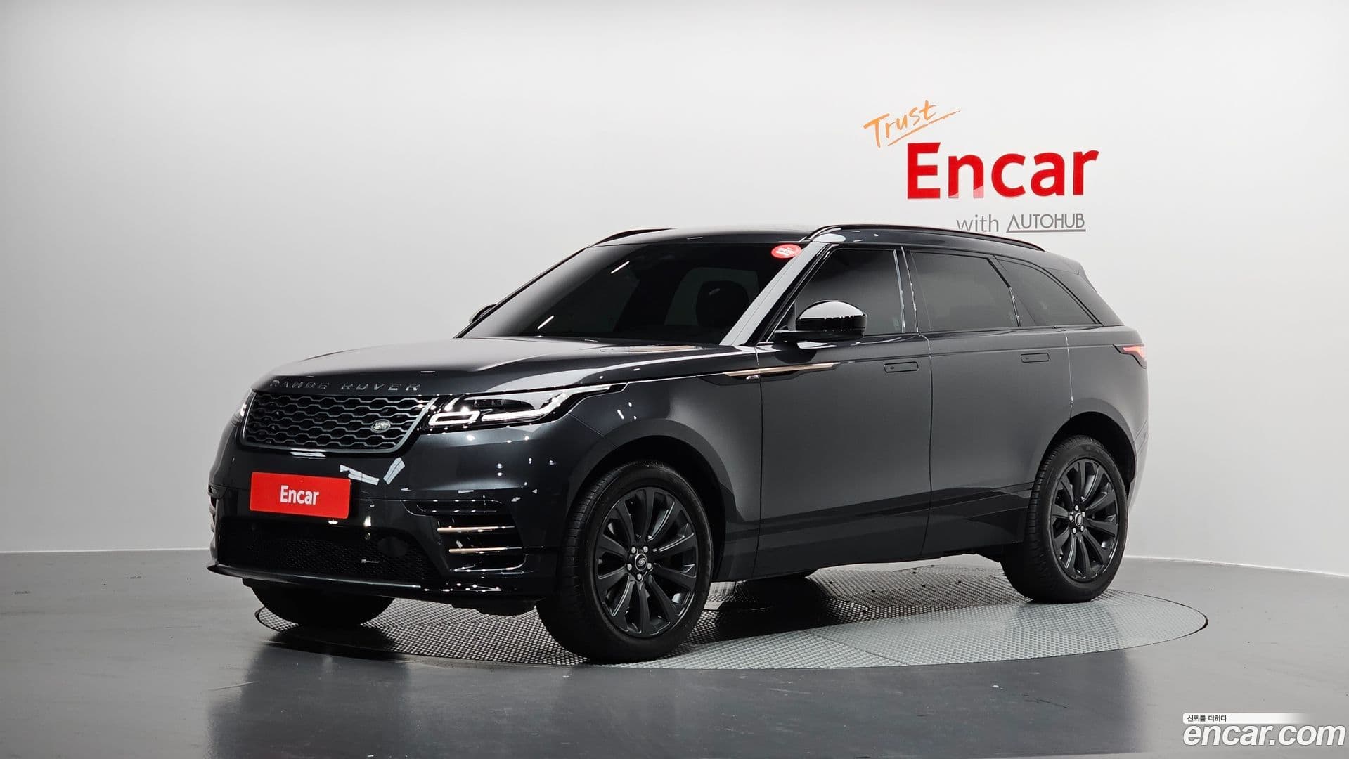 Main__Slider__Photo:Range Rover Velar Land Rover 2023.11-0