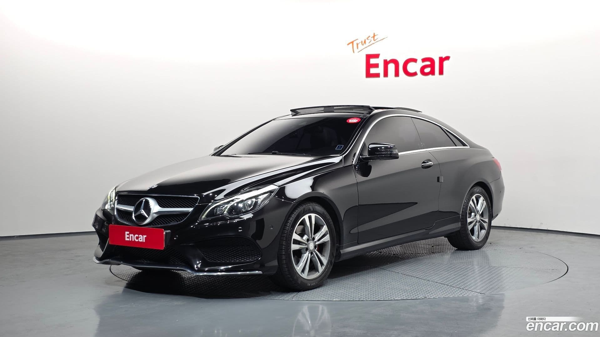 Main__Slider__Photo:E-Class Mercedes-Benz 2015.8-0