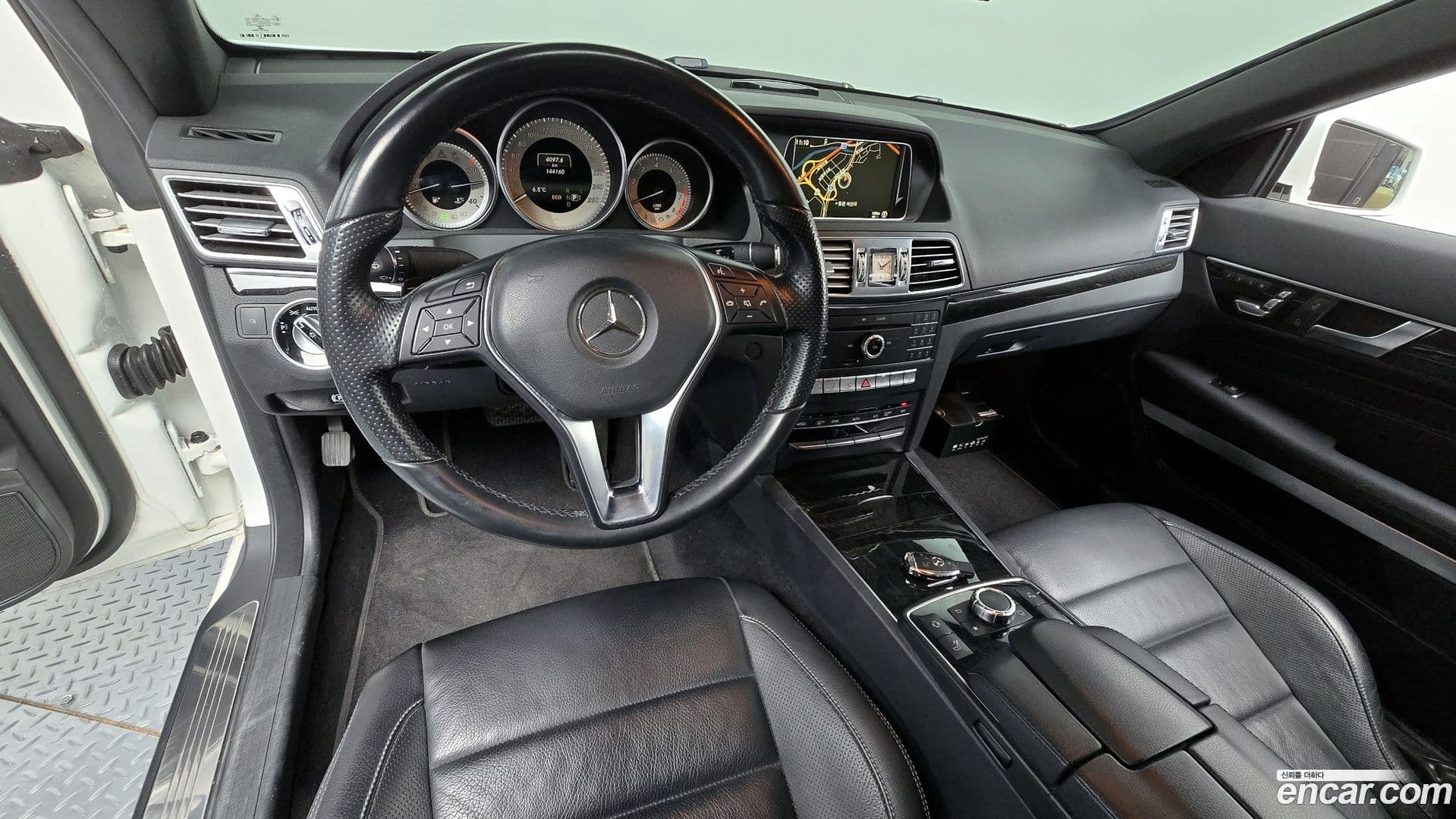 Main__Slider__Photo:E-Class Mercedes-Benz 2016.6-6