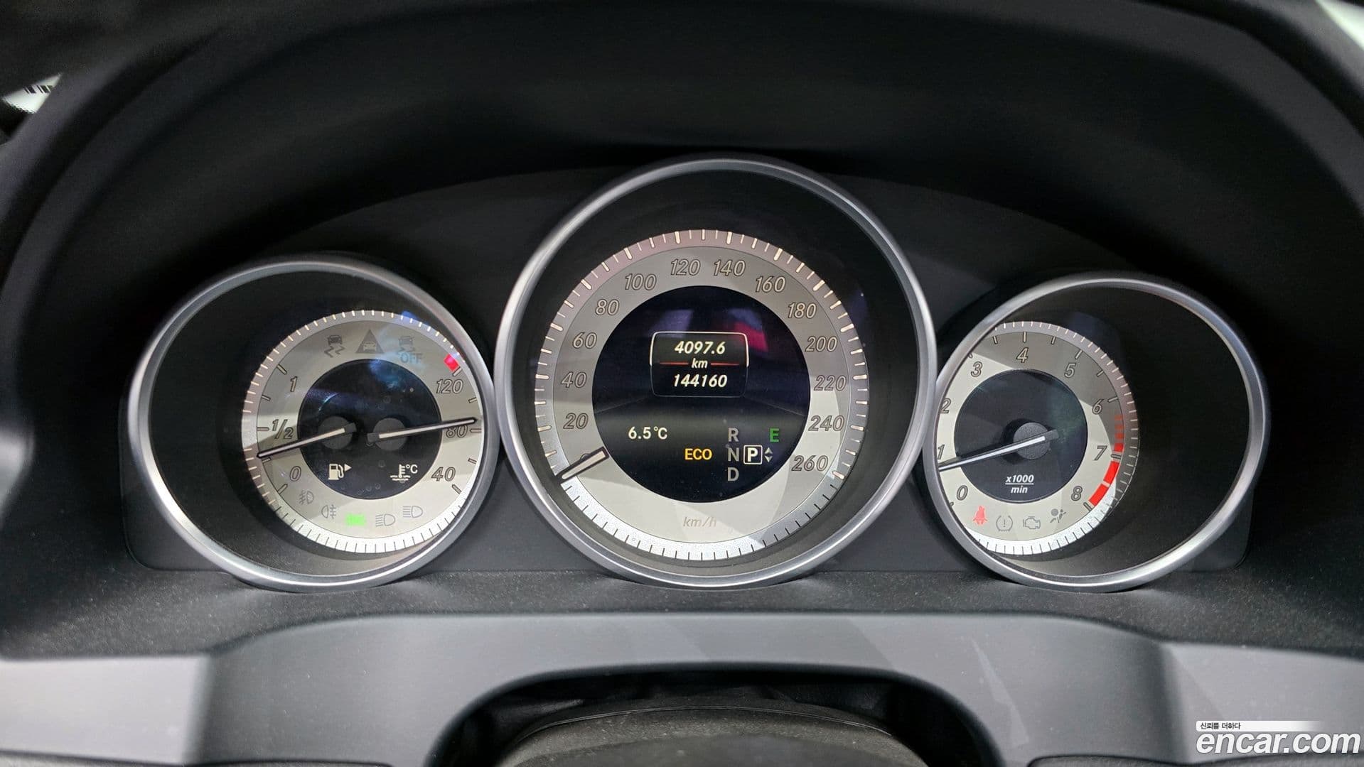 Main__Slider__Photo:E-Class Mercedes-Benz 2016.6-7