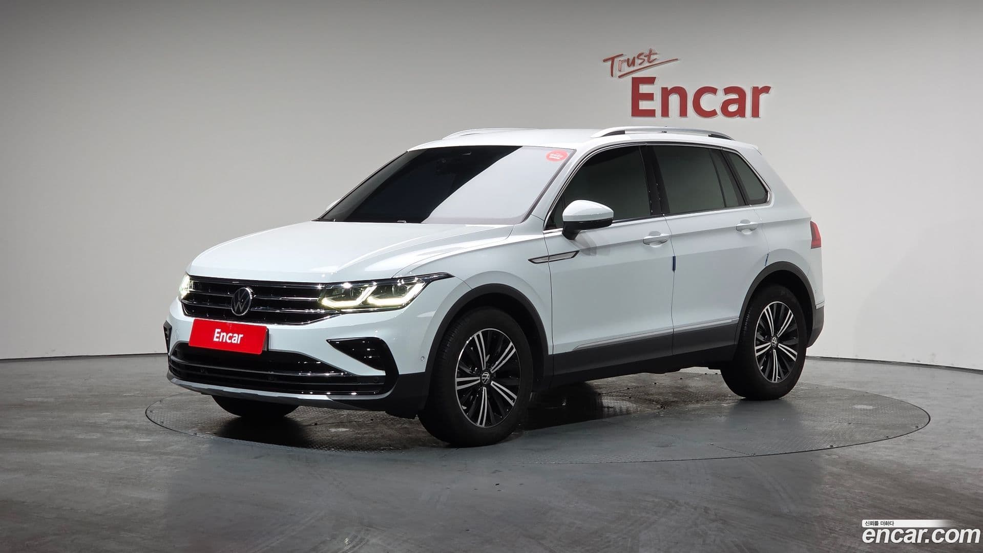 Main__Slider__Photo:Tiguan Volkswagen 2021.10-0
